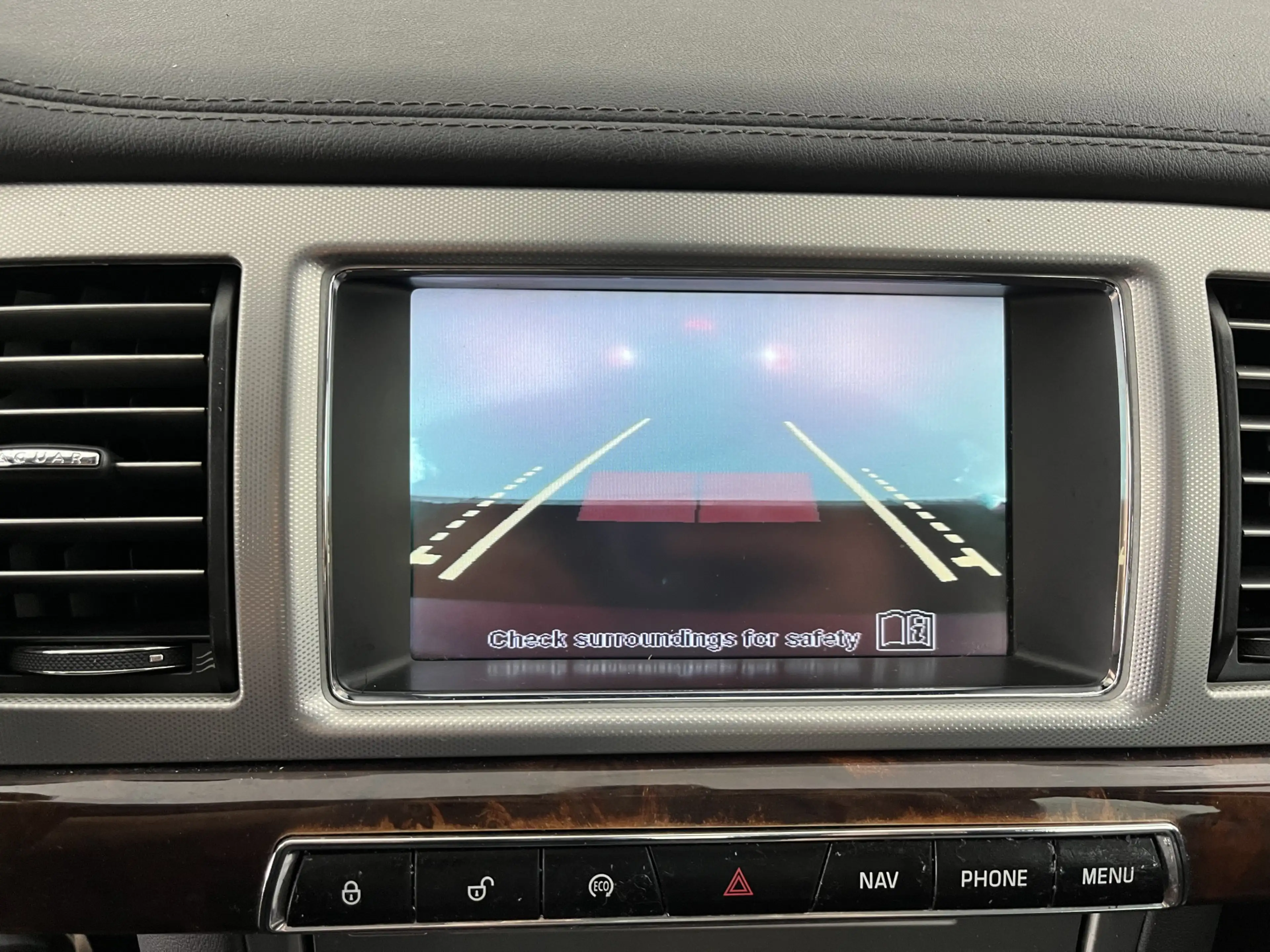 Jaguar XF 2.2D Aut. *LEATHER | XENON | CAMERA | HEATED-COMFO — photo 13