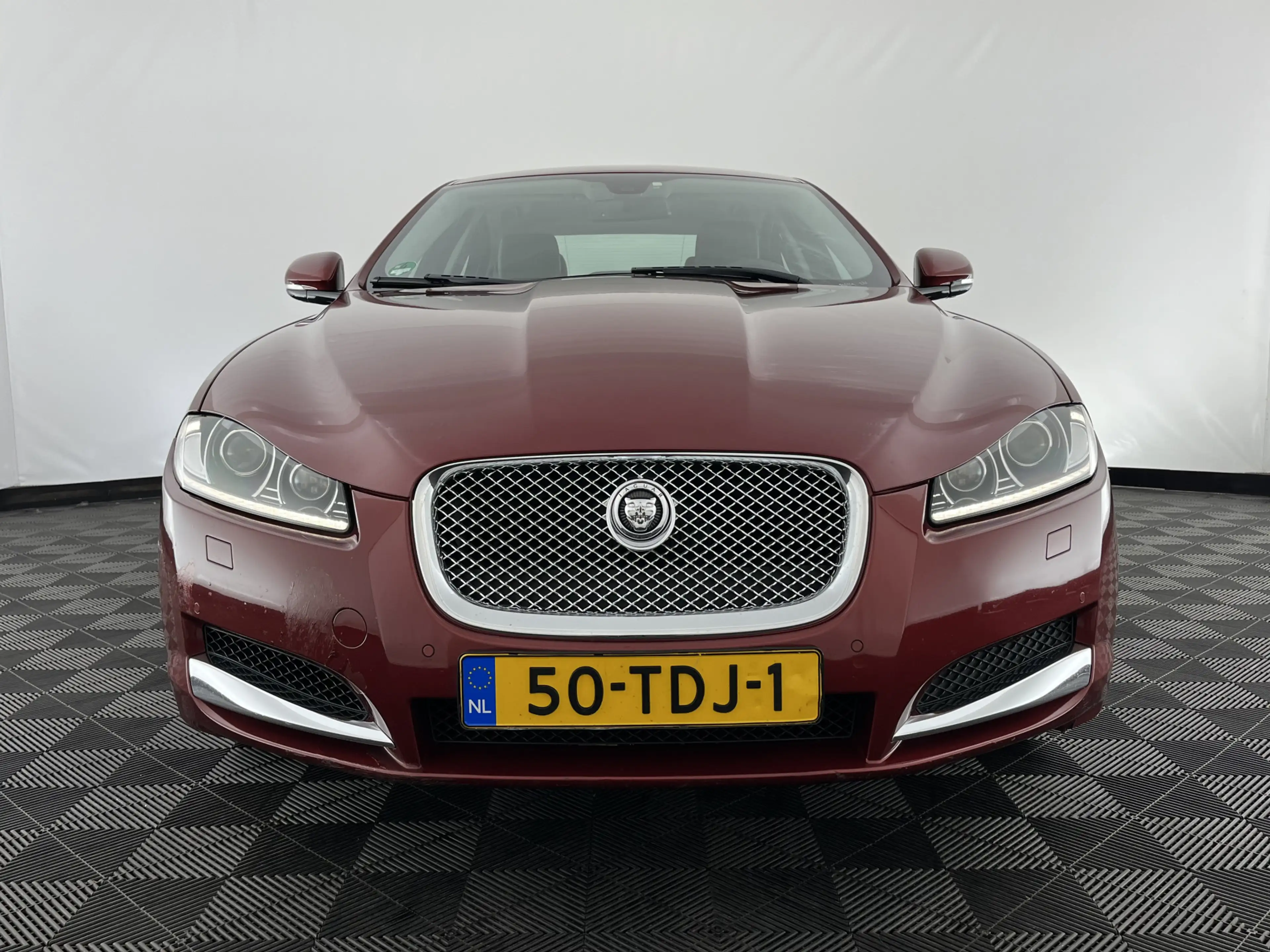 Jaguar XF 2.2D Aut. *LEATHER | XENON | CAMERA | HEATED-COMFO — photo 2