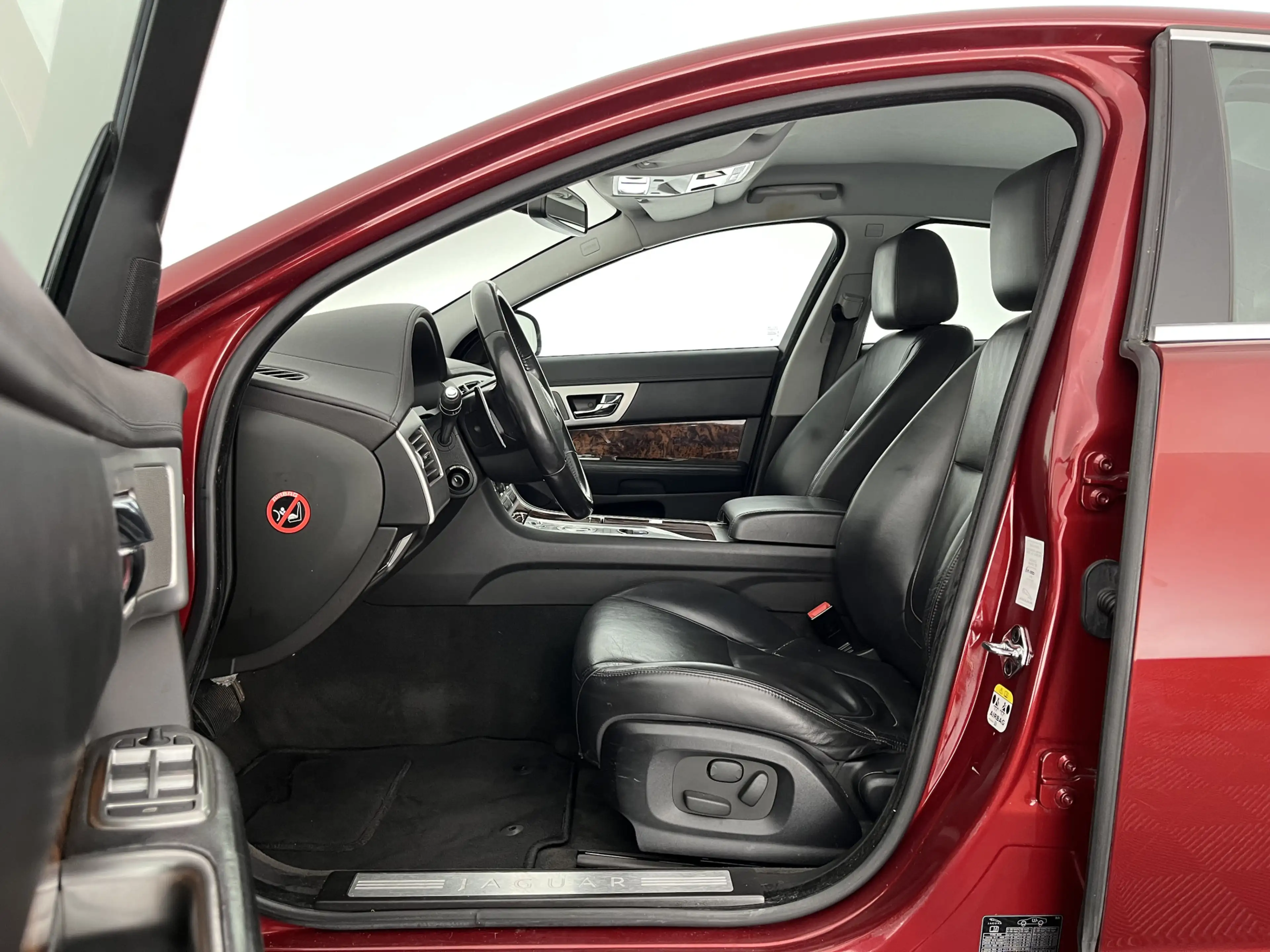 Jaguar XF 2.2D Aut. *LEATHER | XENON | CAMERA | HEATED-COMFO — photo 8