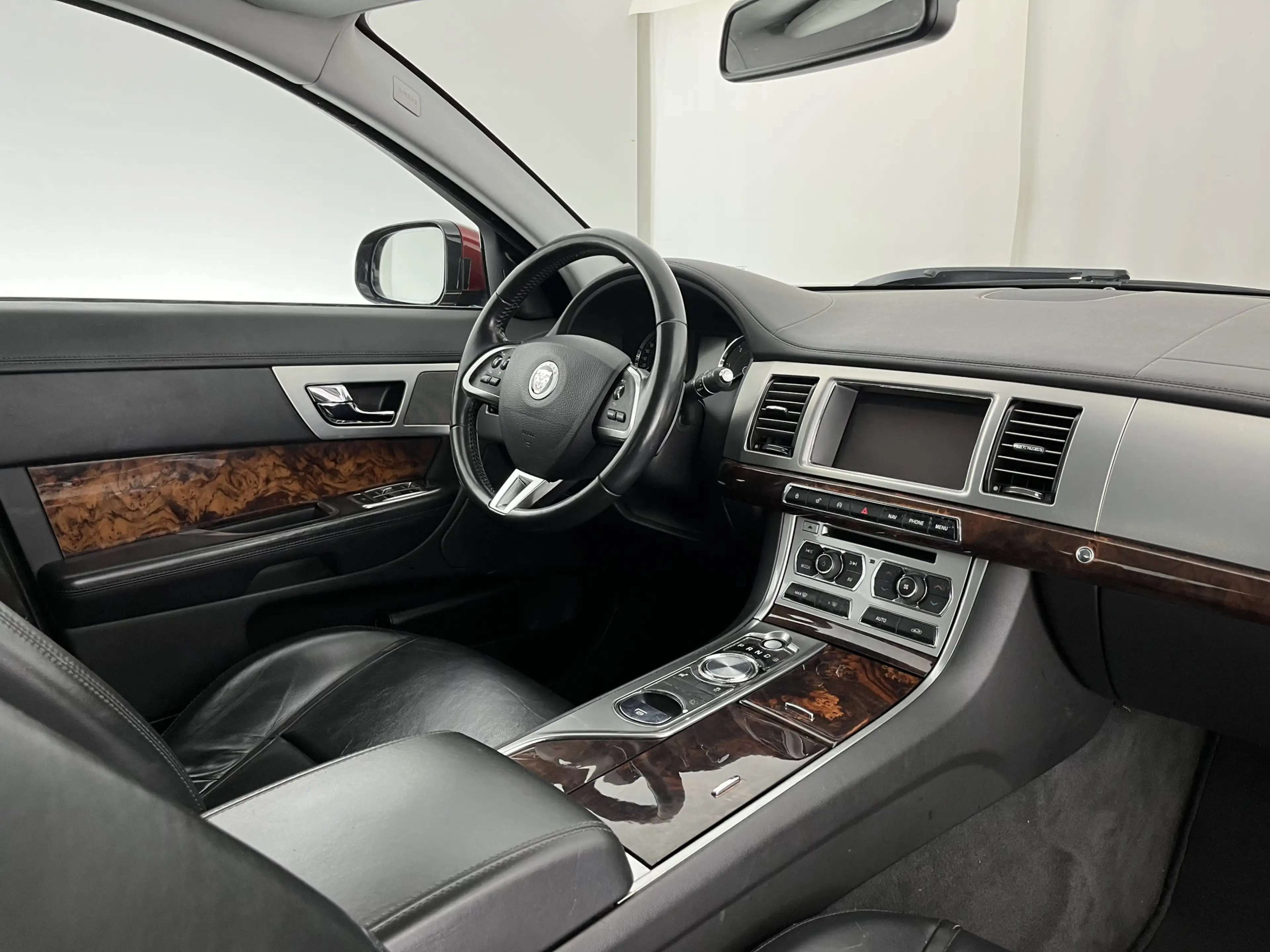 Jaguar XF 2.2D Aut. *LEATHER | XENON | CAMERA | HEATED-COMFO — photo 7