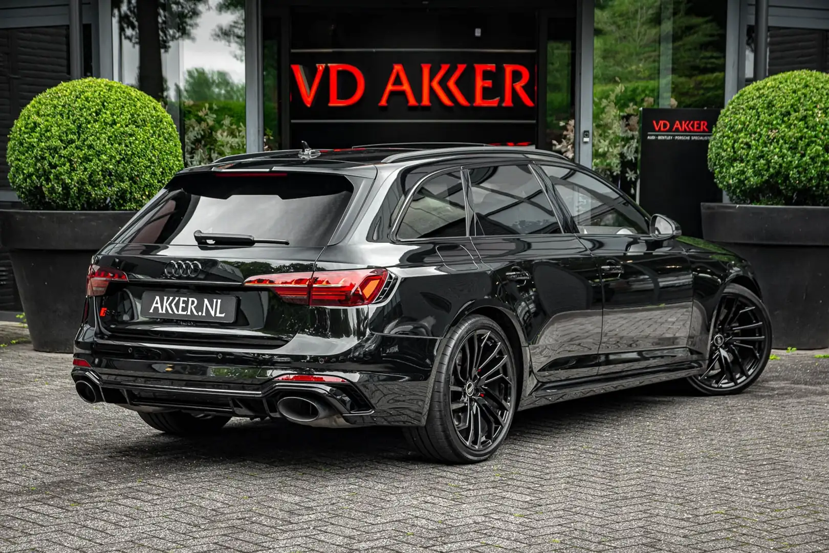 Audi RS4 RS4 RS-DYNAMIC PAKKET+DESIGNPAKKET+MASSAGE+VERL.GA Schwarz - 2
