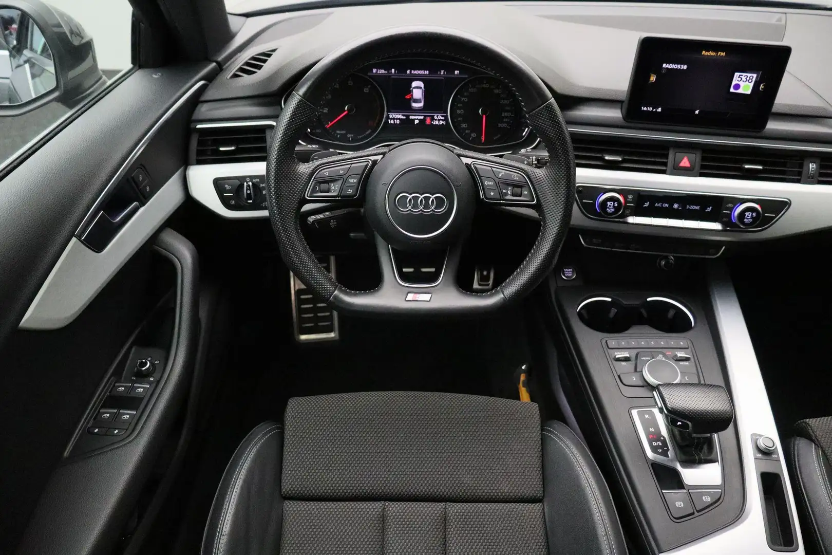 Audi A4 Limousine 1.4 TFSI S-Line Sport 2017 | Navigatie | Grijs - 2
