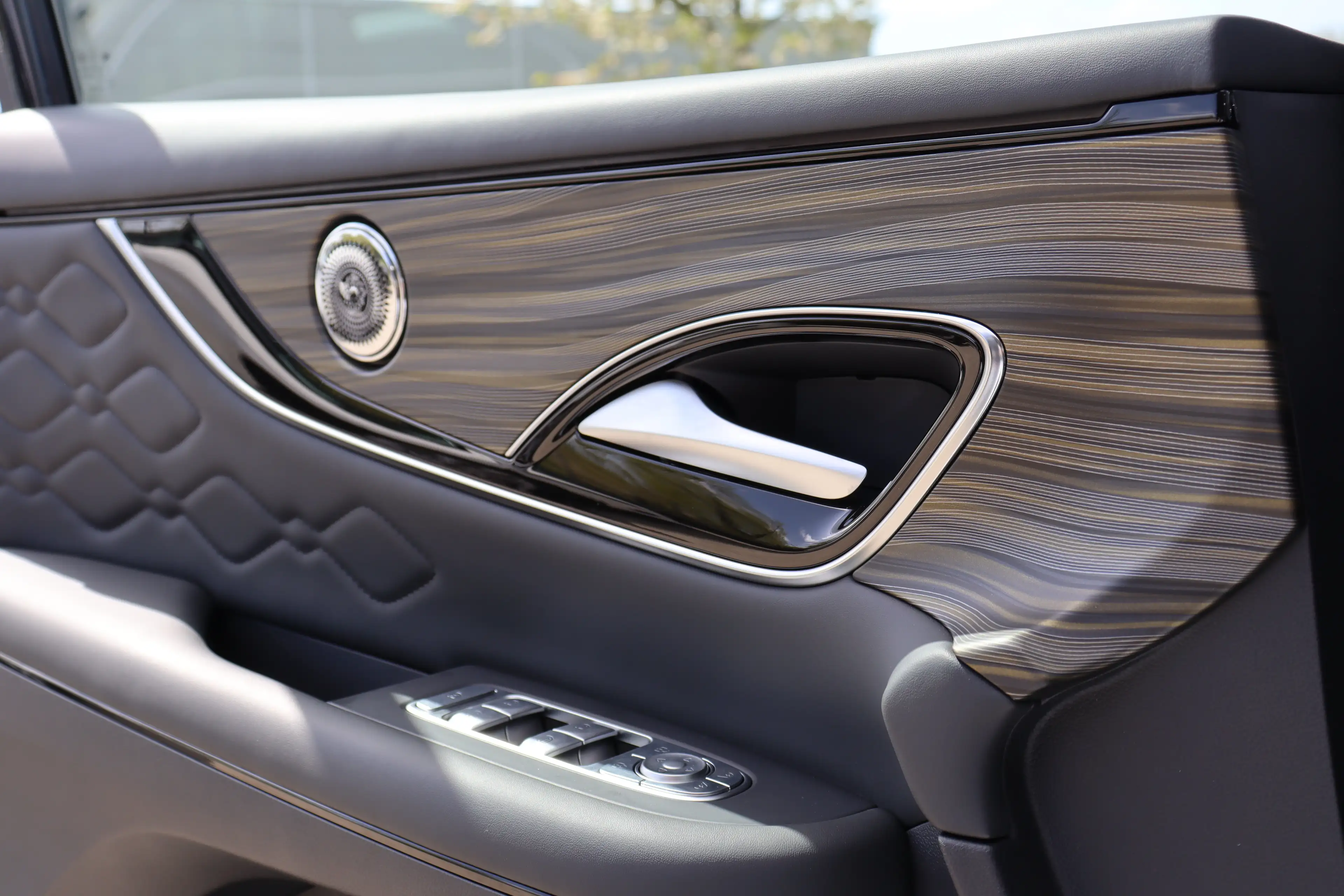 Forthing 9PHEV 7-SITZER *LED*Massage*PANO*Kamera*ACC*Leder* — photo 12