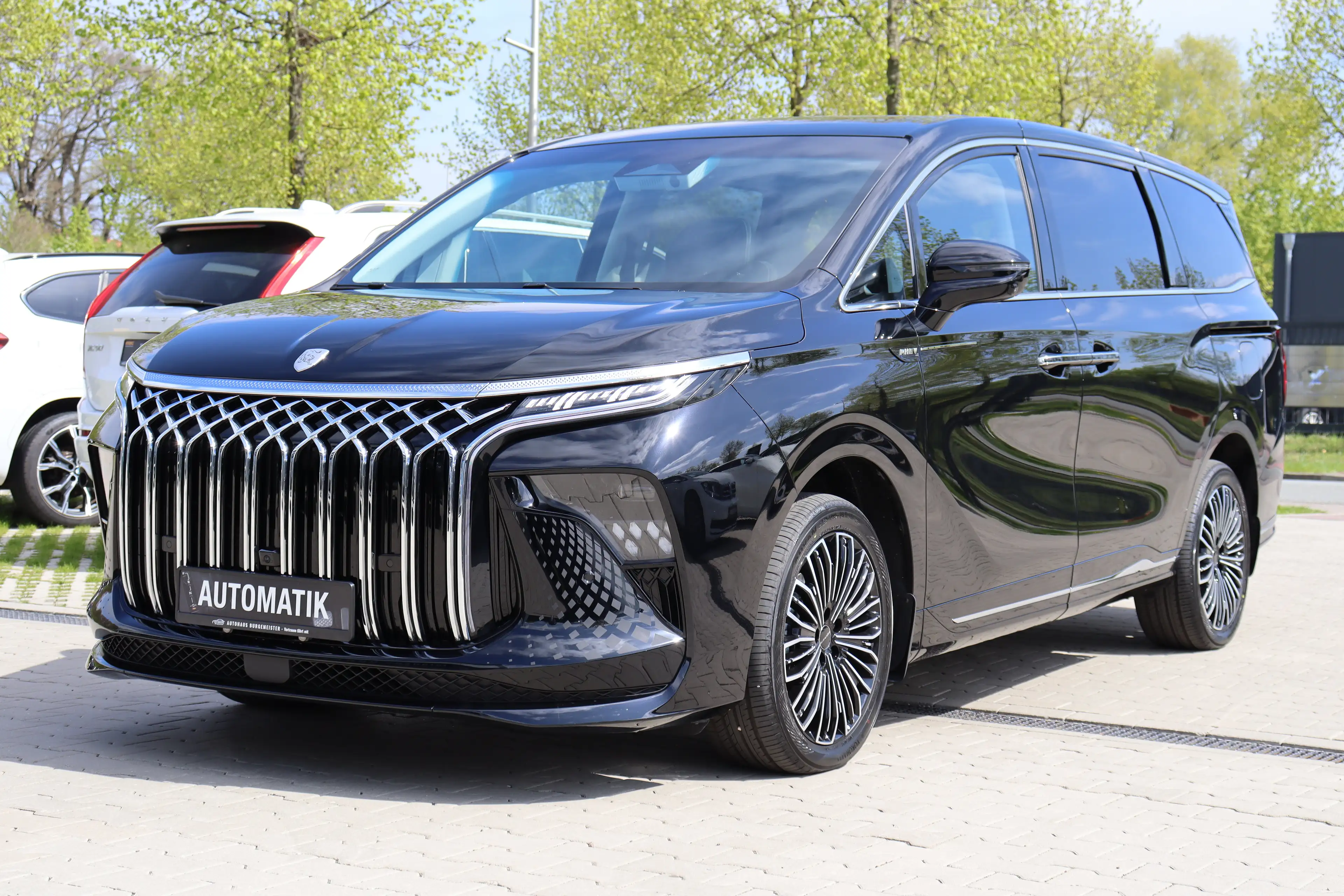Forthing 9PHEV 7-SITZER *LED*Massage*PANO*Kamera*ACC*Leder* — photo 3