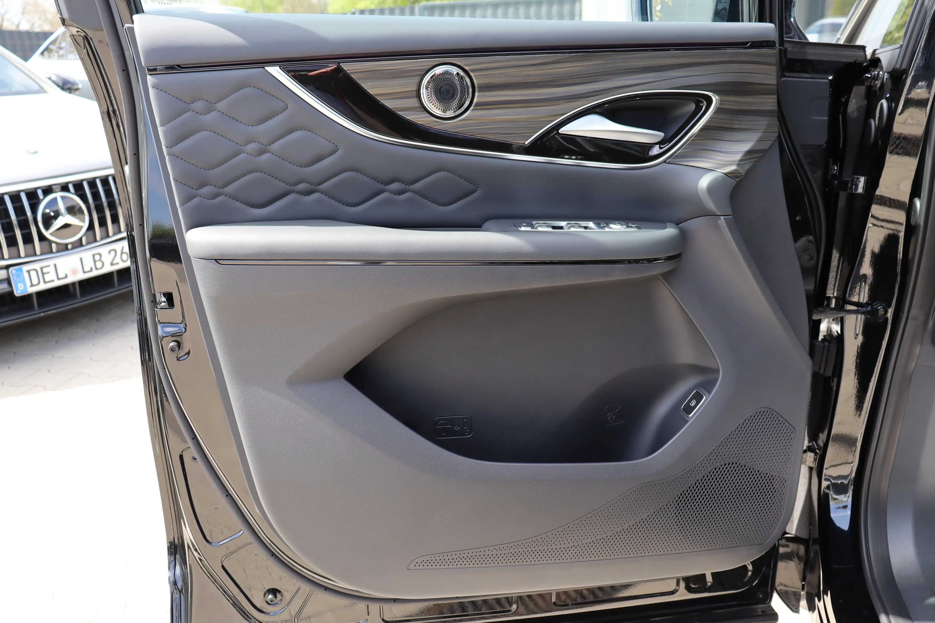 Forthing 9PHEV 7-SITZER *LED*Massage*PANO*Kamera*ACC*Leder* — photo 11