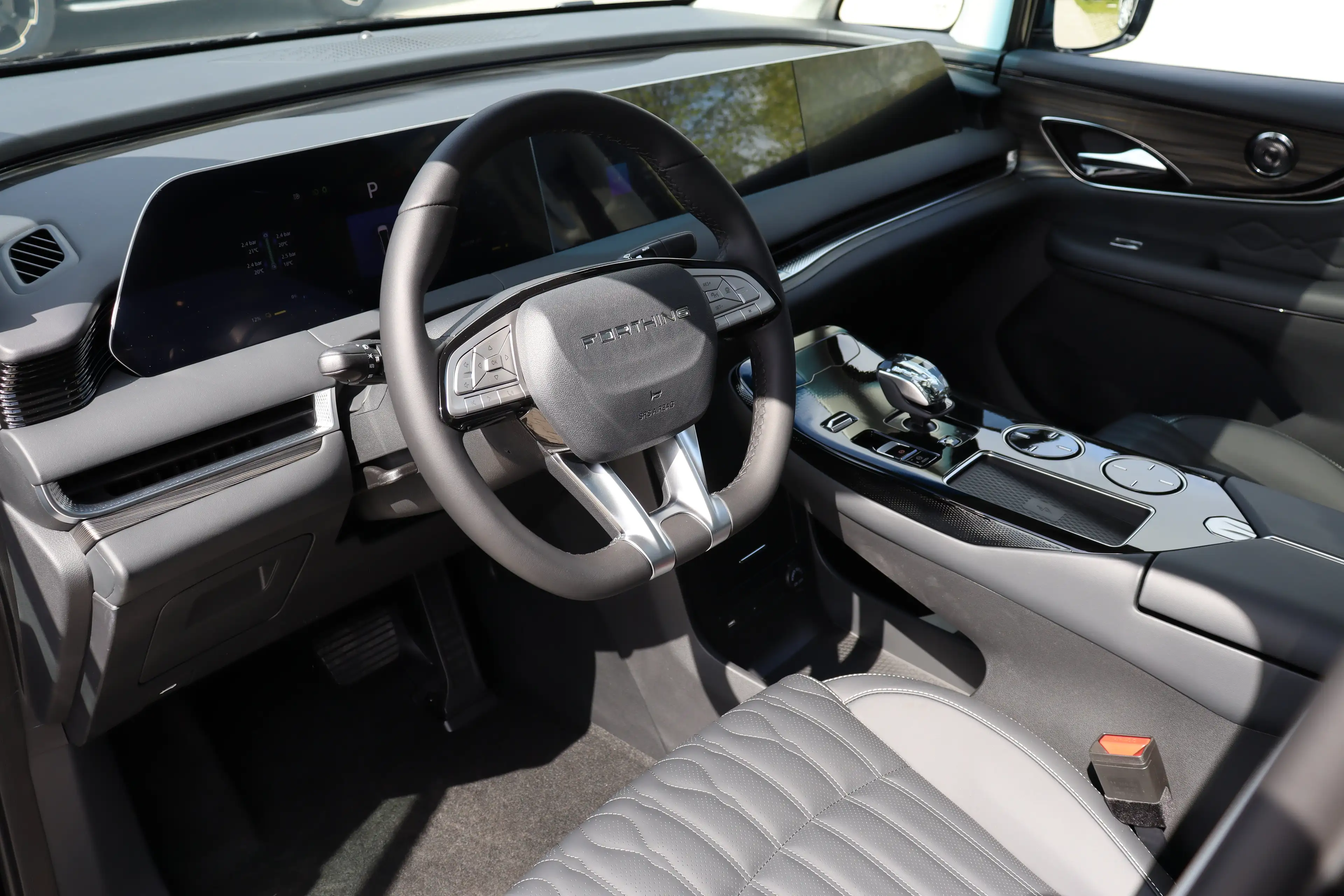 Forthing 9PHEV 7-SITZER *LED*Massage*PANO*Kamera*ACC*Leder* — photo 14