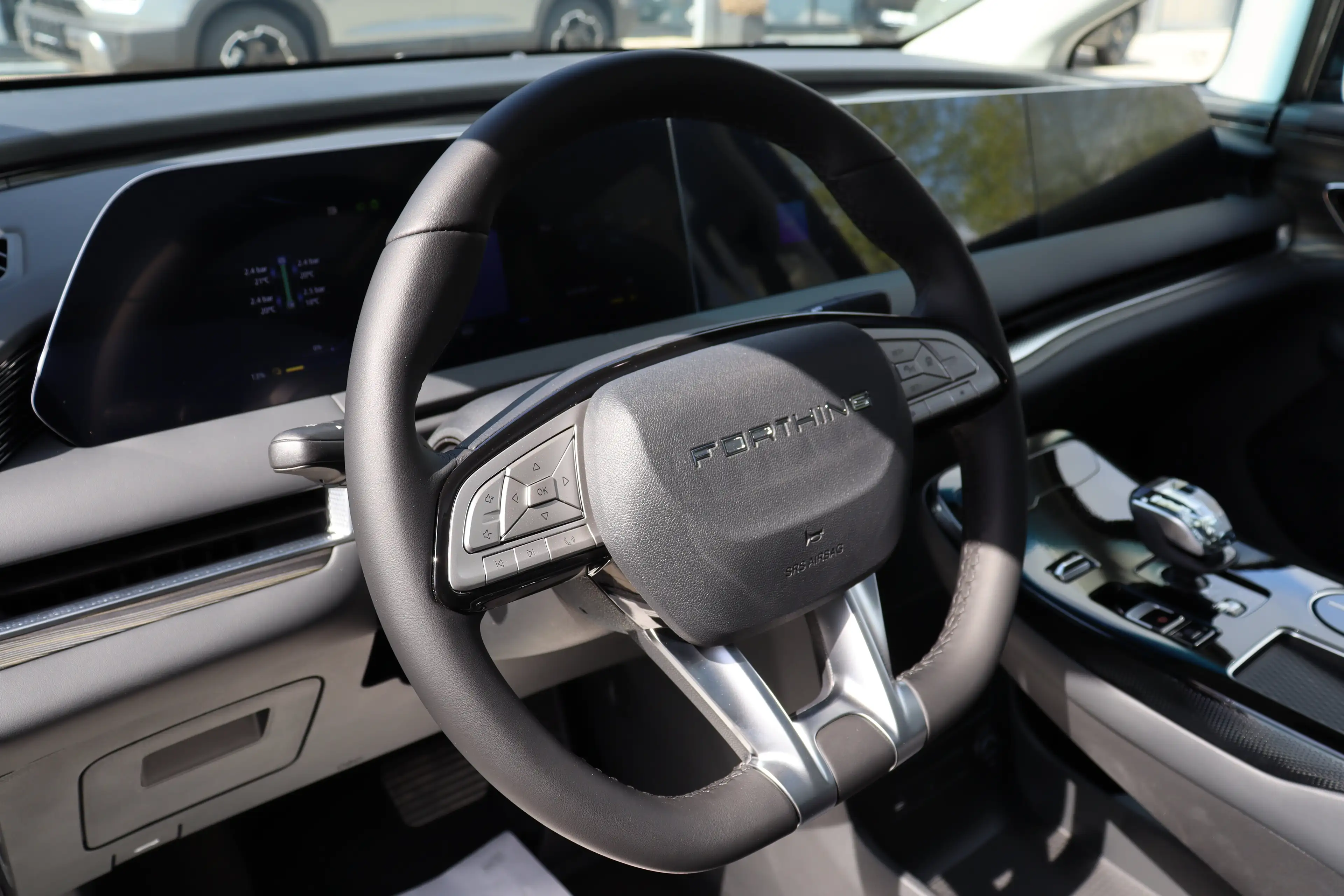 Forthing 9PHEV 7-SITZER *LED*Massage*PANO*Kamera*ACC*Leder* — photo 15