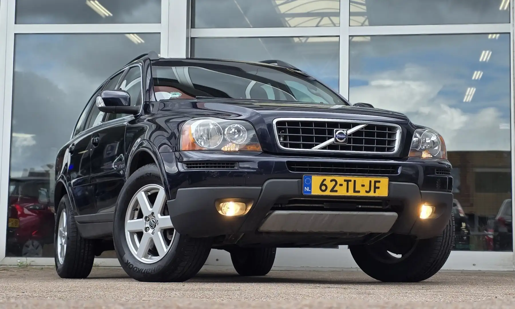 Volvo XC90 2.5 T Momentum 5p Navigatie Trekhaak Mooi! Blauw - 2