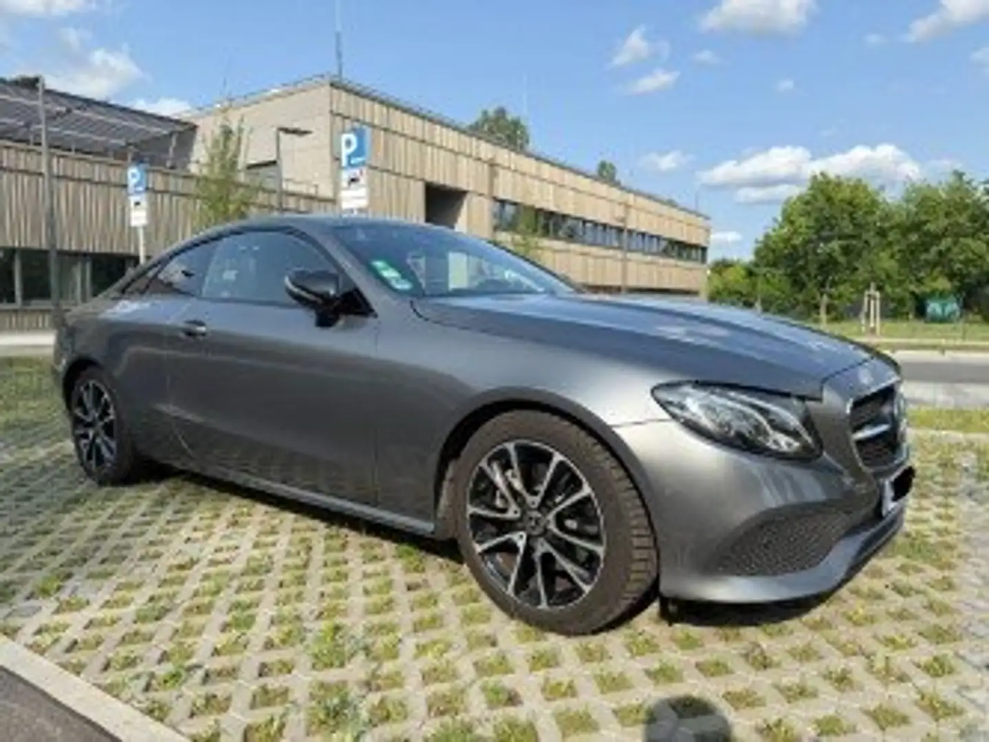 Mercedes-Benz E 220 E-Klasse Coupe Diesel d Coupe 9G-TRONIC Edition 1 Grau - 1