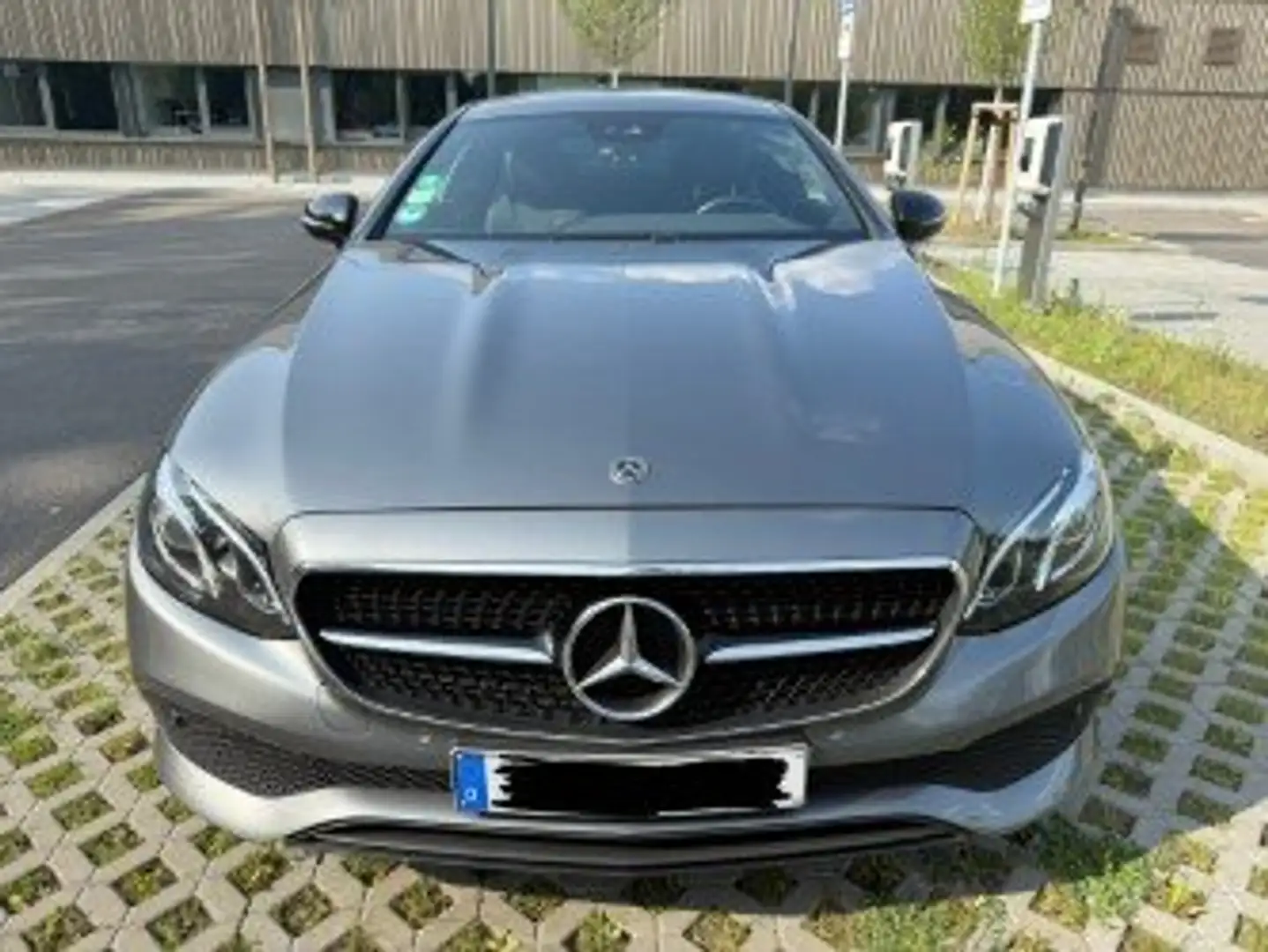 Mercedes-Benz E 220 E-Klasse Coupe Diesel d Coupe 9G-TRONIC Edition 1 Grau - 2