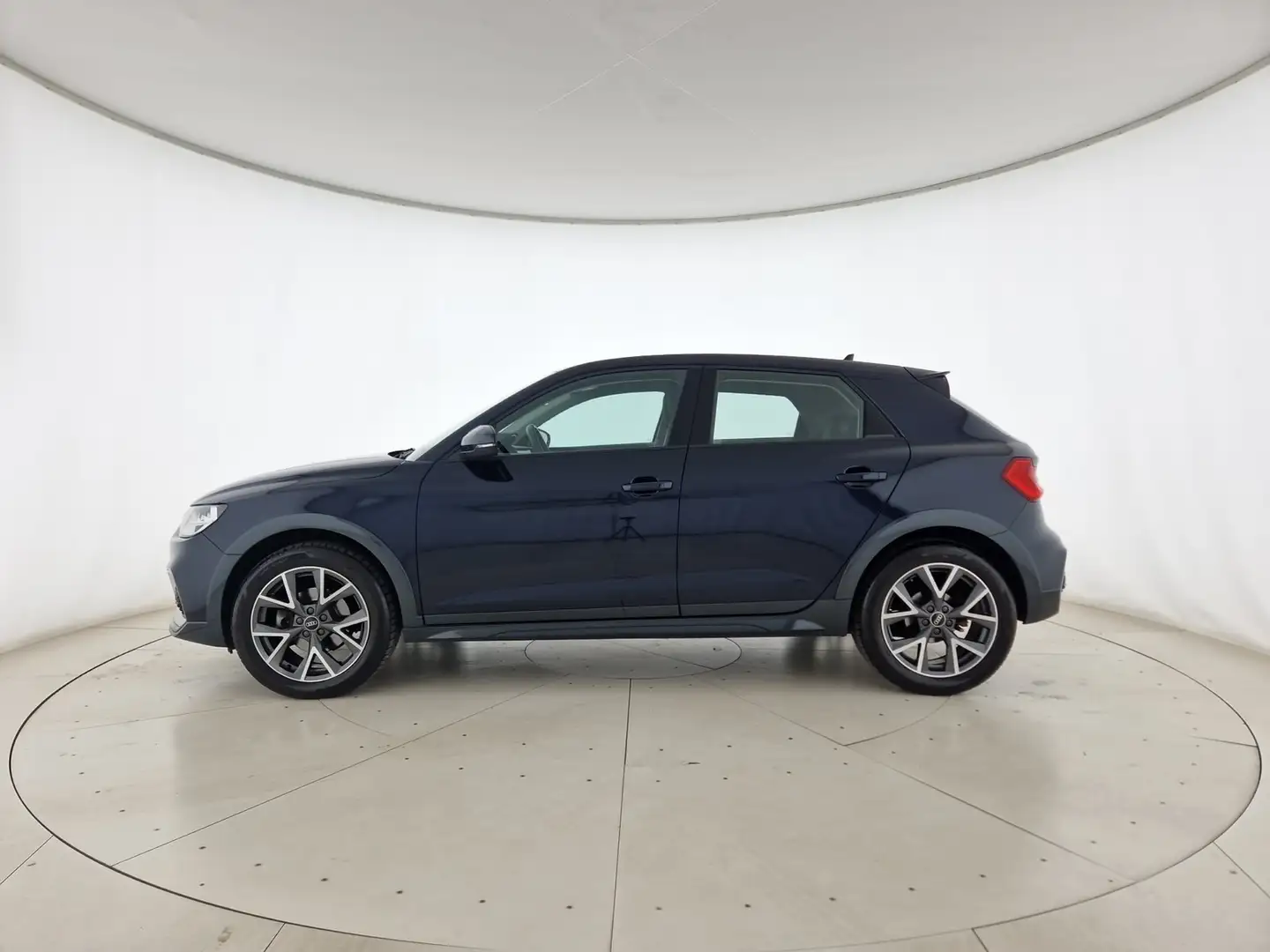 Audi A1 citycarver 30 1.0 tfsi admired 110cv s-tronic Blauw - 2