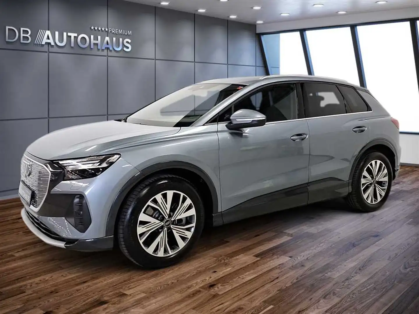Audi Q4 e-tron BEV 82KW Automatik Kék - 1
