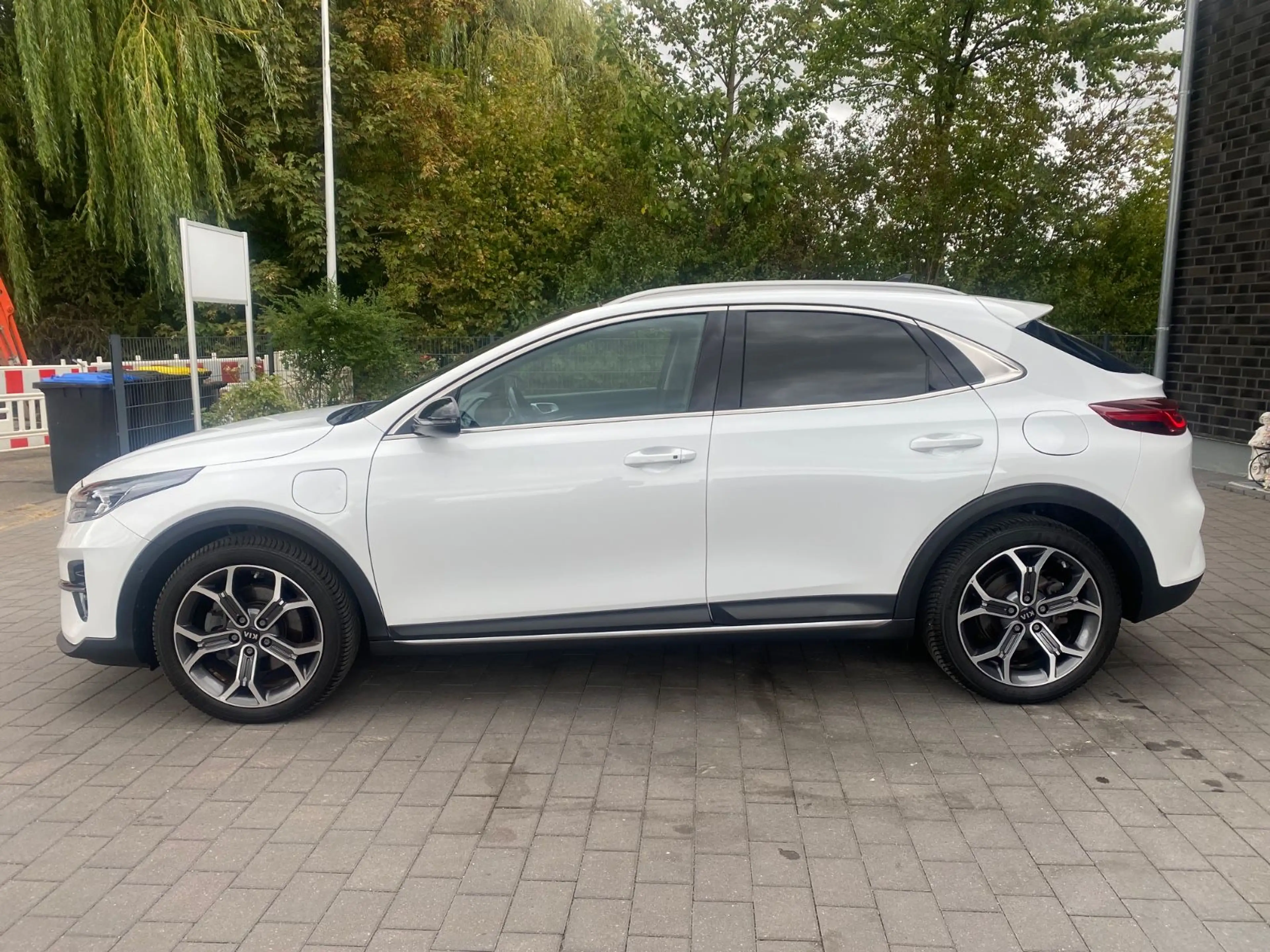 Kia XCeed Platinum Edition Plug-in Hybrid — photo 3
