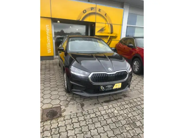 Skoda Fabia Ambition+Klimaanlage+Parksensoren+Tempomat+LED