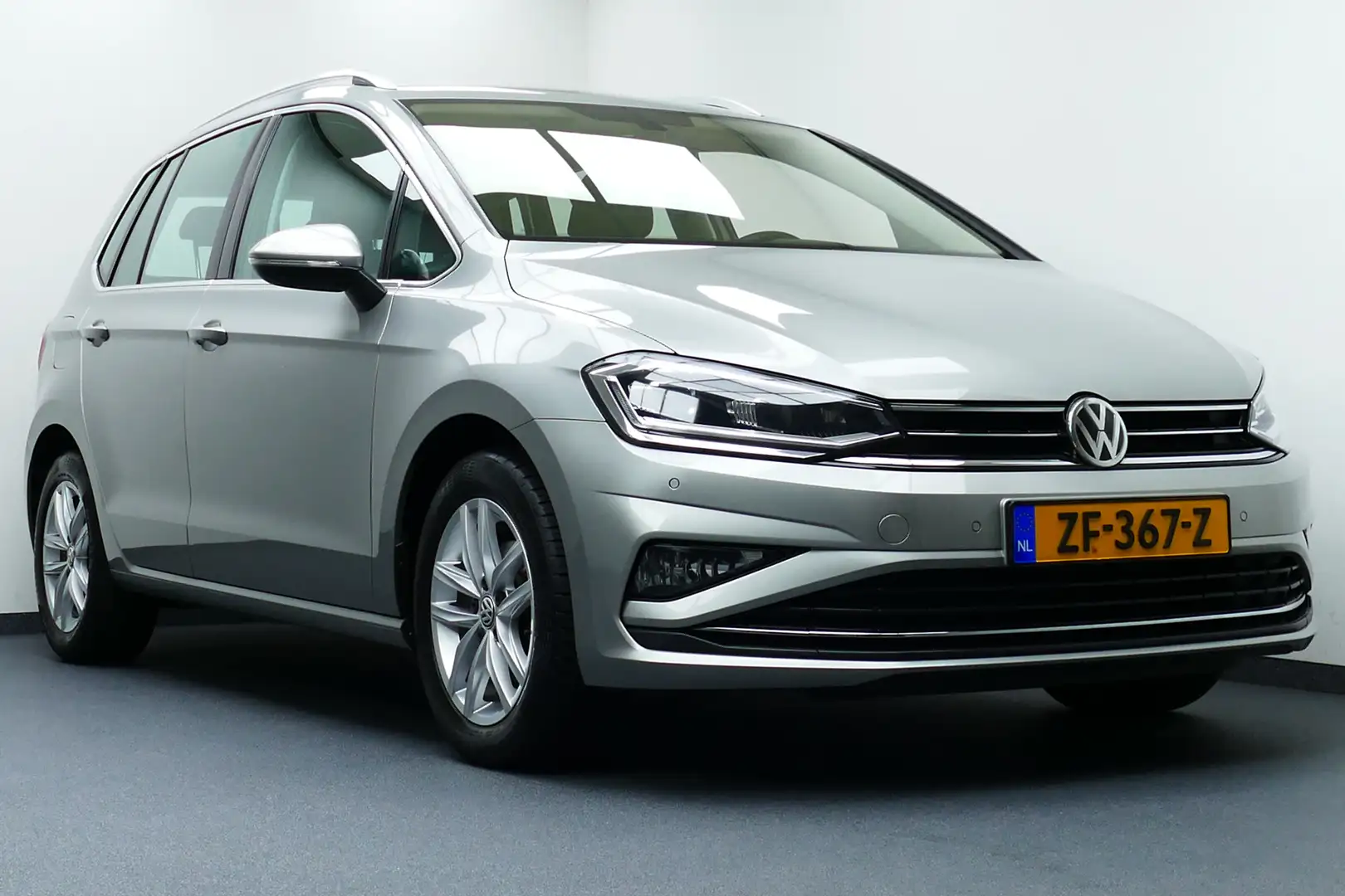 Volkswagen Golf Sportsvan 1.0 TSI Highline Edition. Adaptief Cruise, Navi, S Grijs - 2