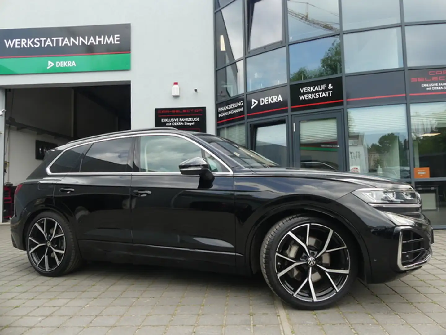 Volkswagen Touareg 3.0 TSI 4Mot R-Line 22/AHK/NACHT/SOFZ/HUD Schwarz - 1