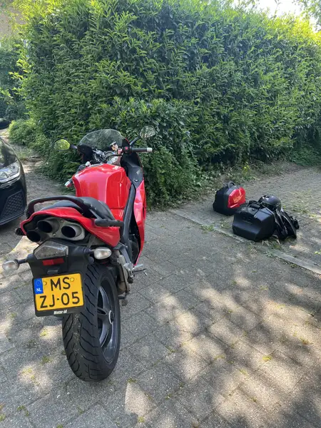 Triumph Sprint ST - foto 4