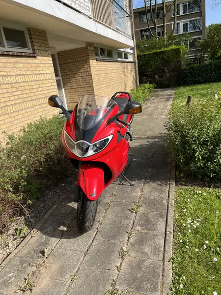 Triumph Sprint ST - foto 2