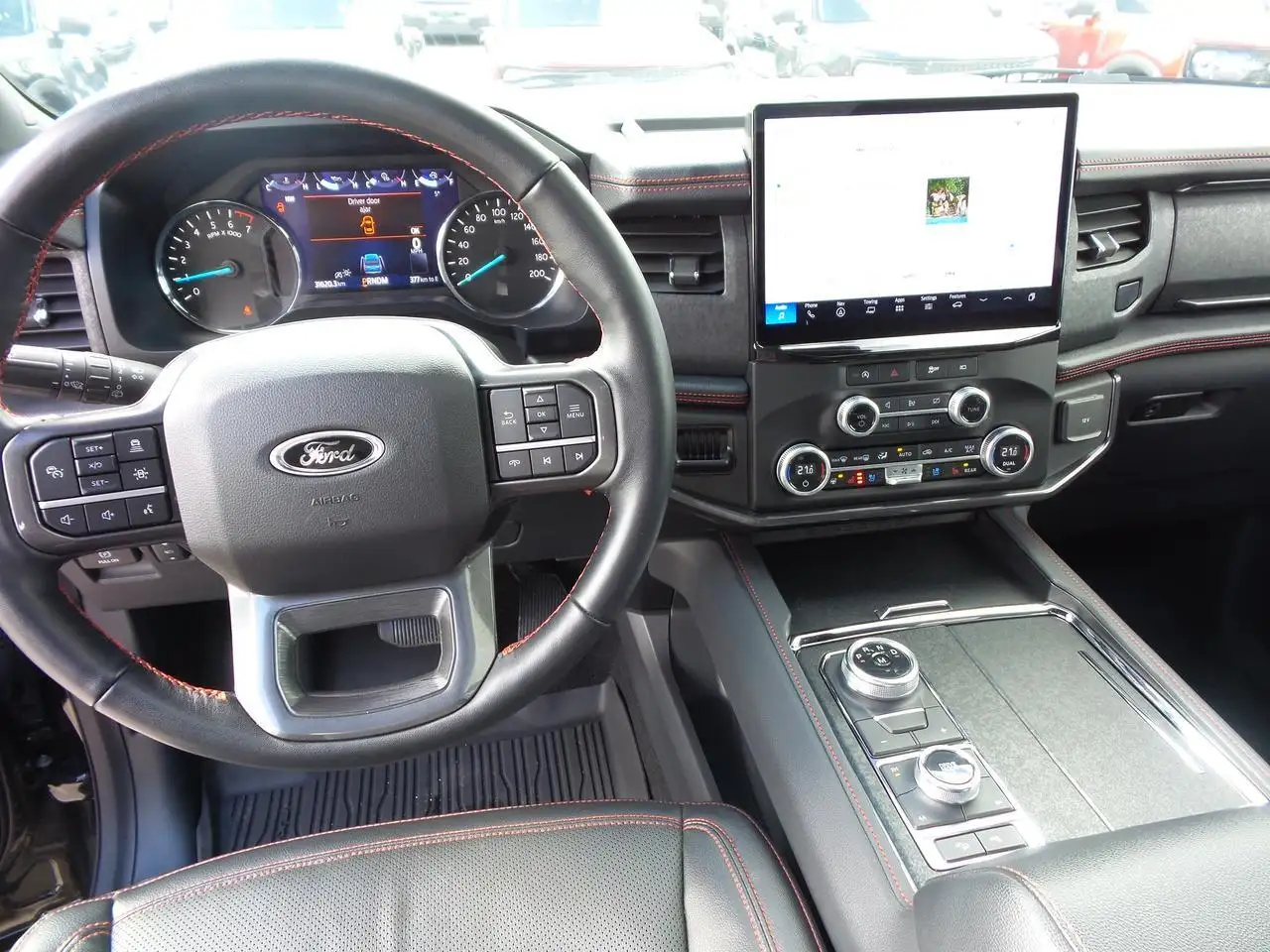 Ford Expedition снимка Ford Expedition