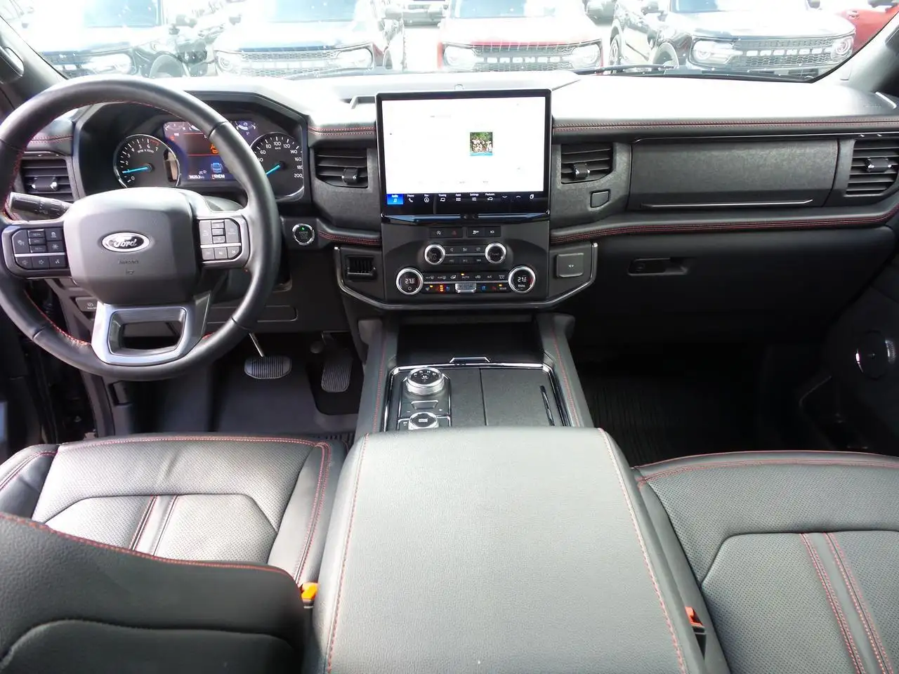 Ford Expedition снимка Ford Expedition