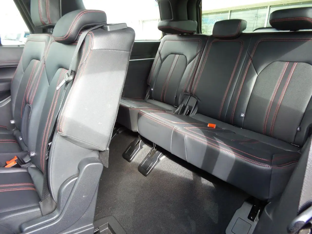 Ford Expedition снимка Ford Expedition