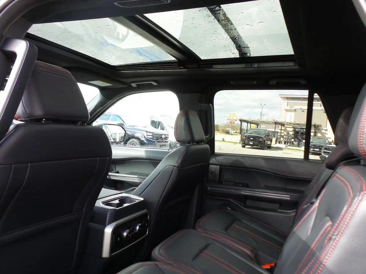 Ford Expedition снимка Ford Expedition
