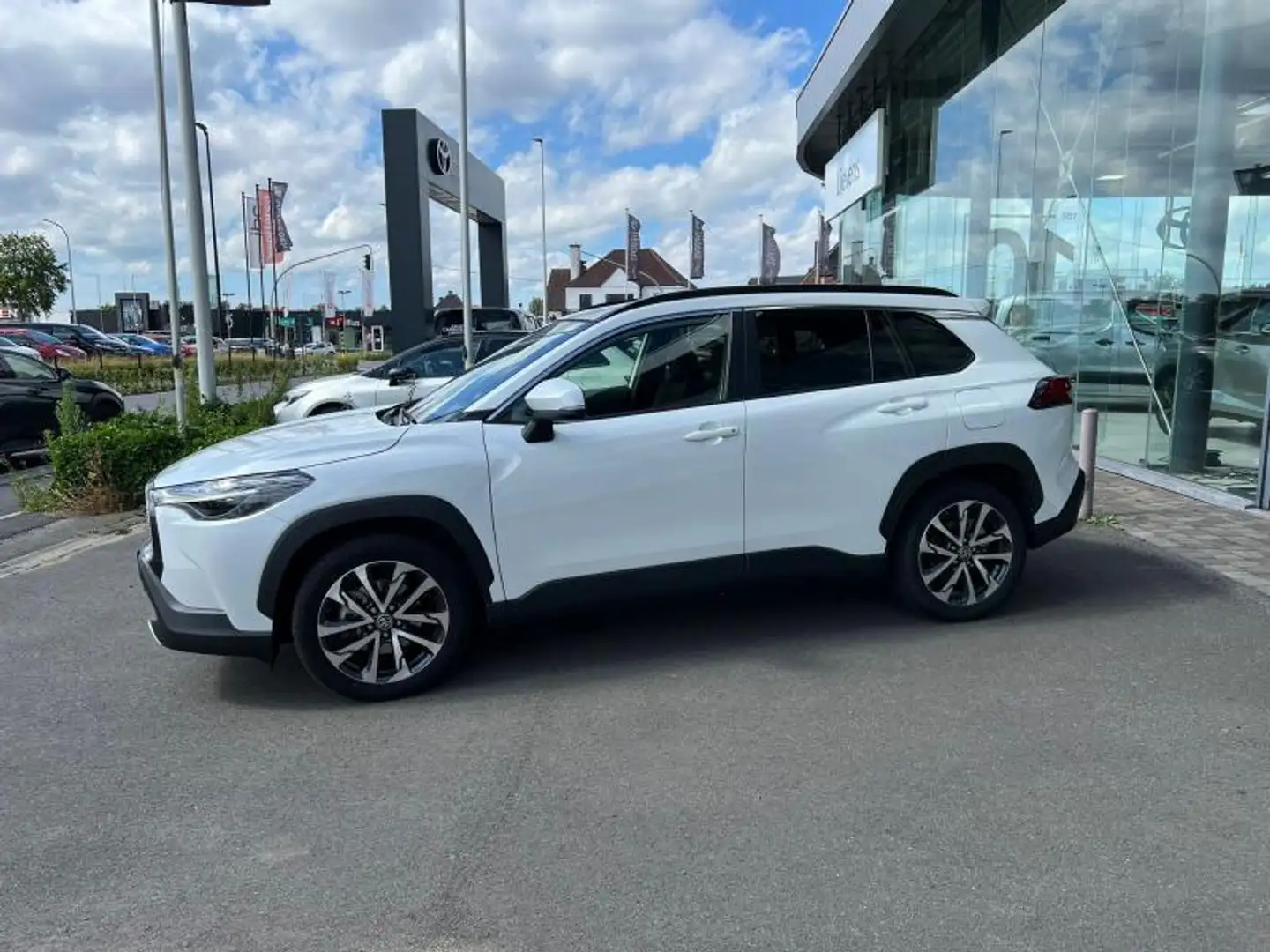 Toyota Corolla Cross Style + Comfort pack 2.0 Hyb Biały - 2