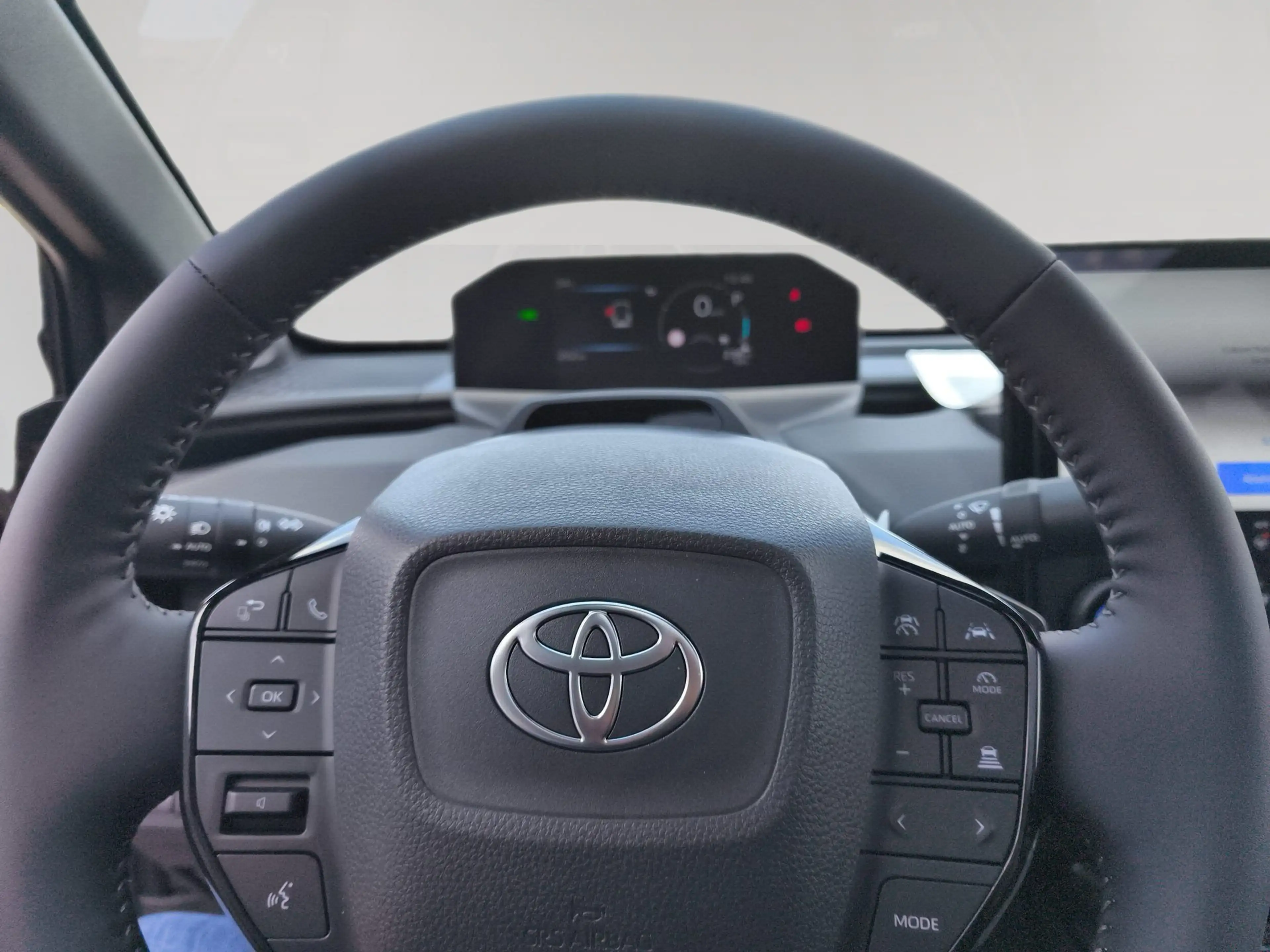 Toyota bZ4X 4X4 Lounge Sky&Sound ACC+LED+Navi+Pano+SHZ — photo 8