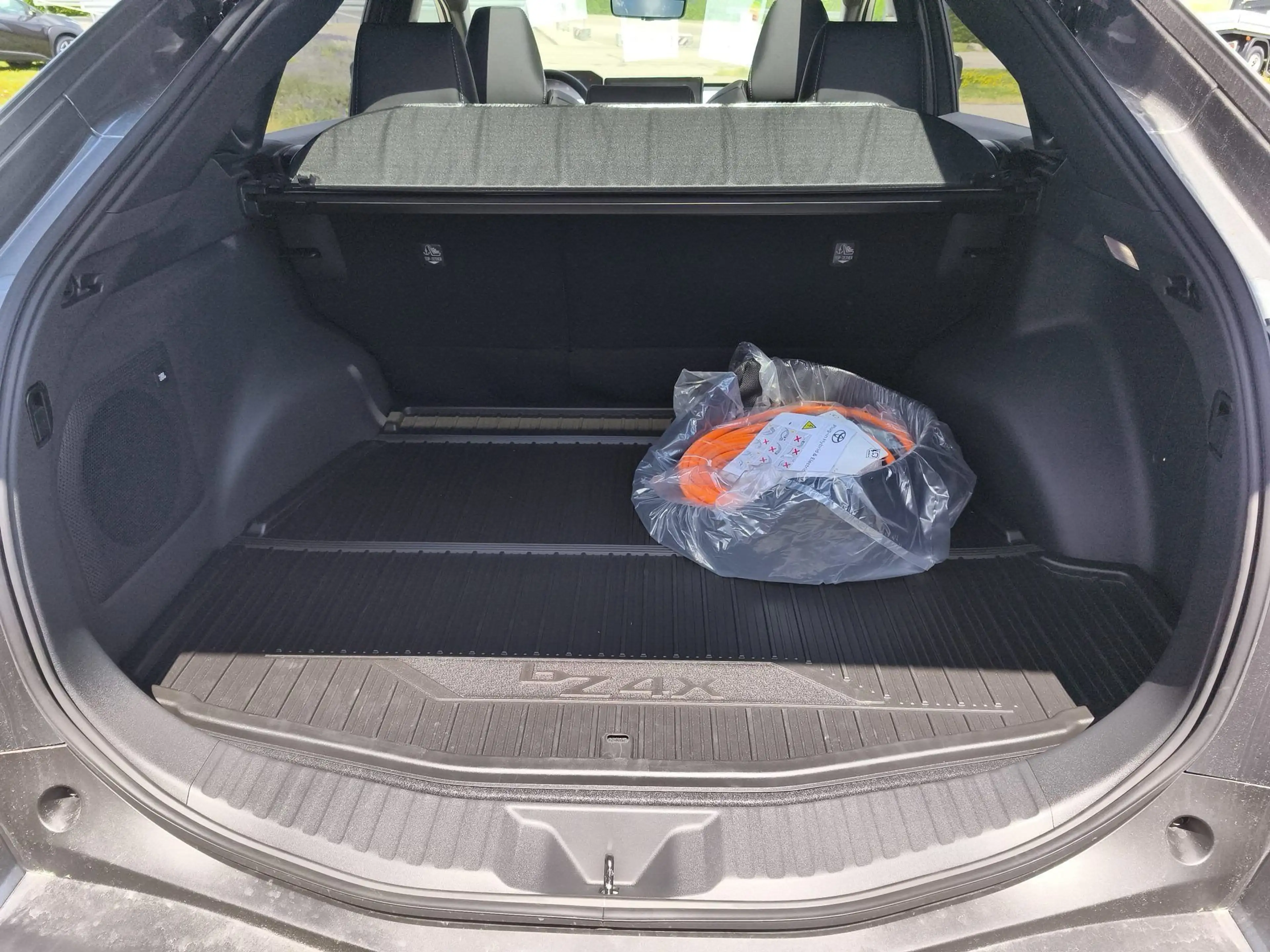 Toyota bZ4X 4X4 Lounge Sky&Sound ACC+LED+Navi+Pano+SHZ — photo 12