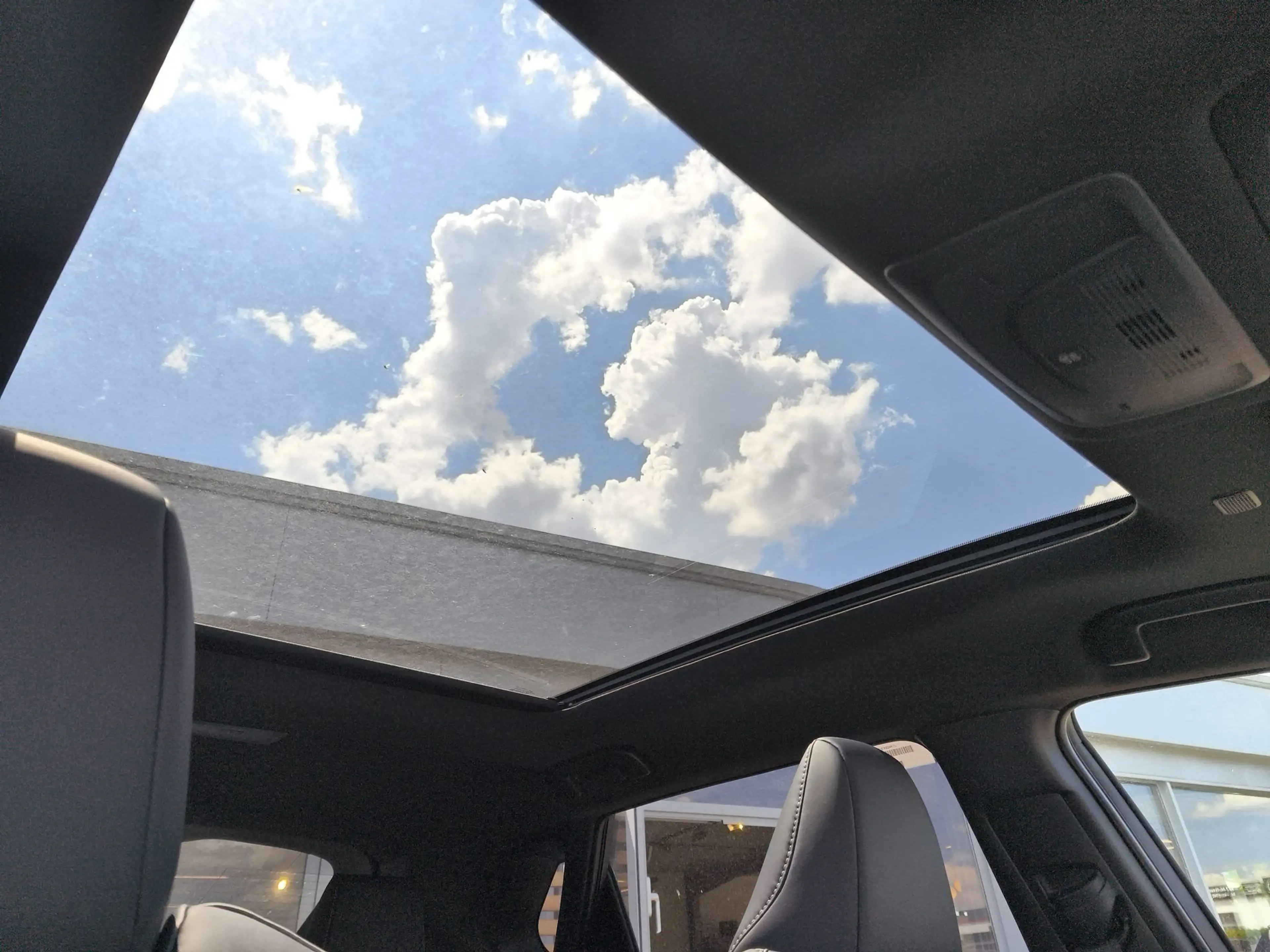 Toyota bZ4X 4X4 Lounge Sky&Sound ACC+LED+Navi+Pano+SHZ — photo 15