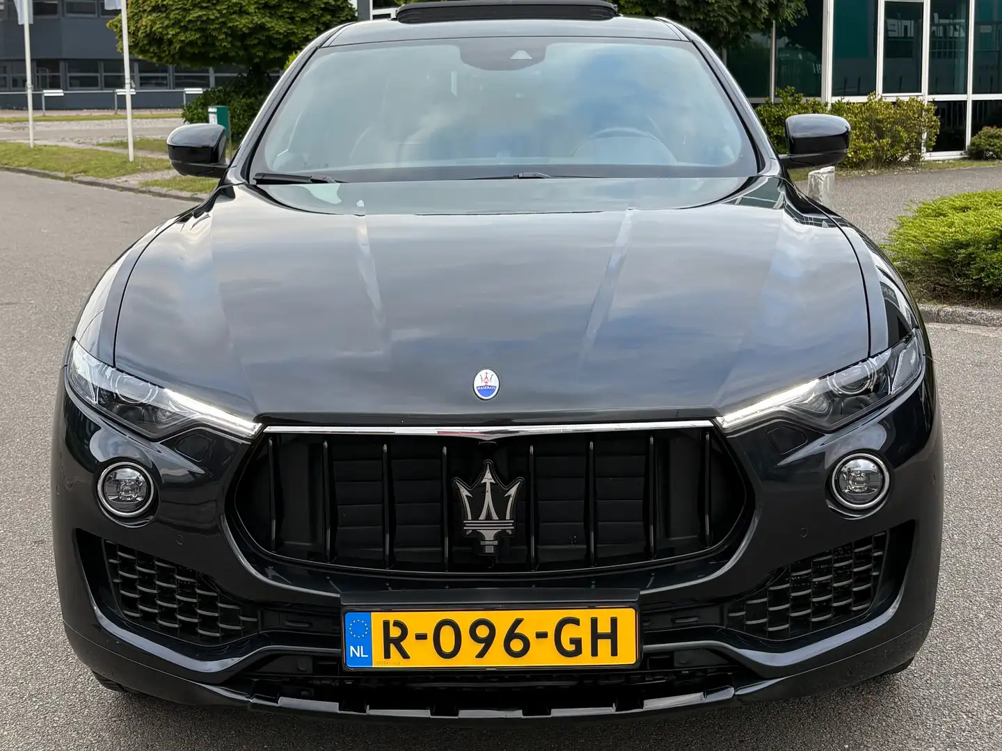 Maserati Levante 3.0 V6 S AWD Grand Lusso 430 pk Zwart - 2