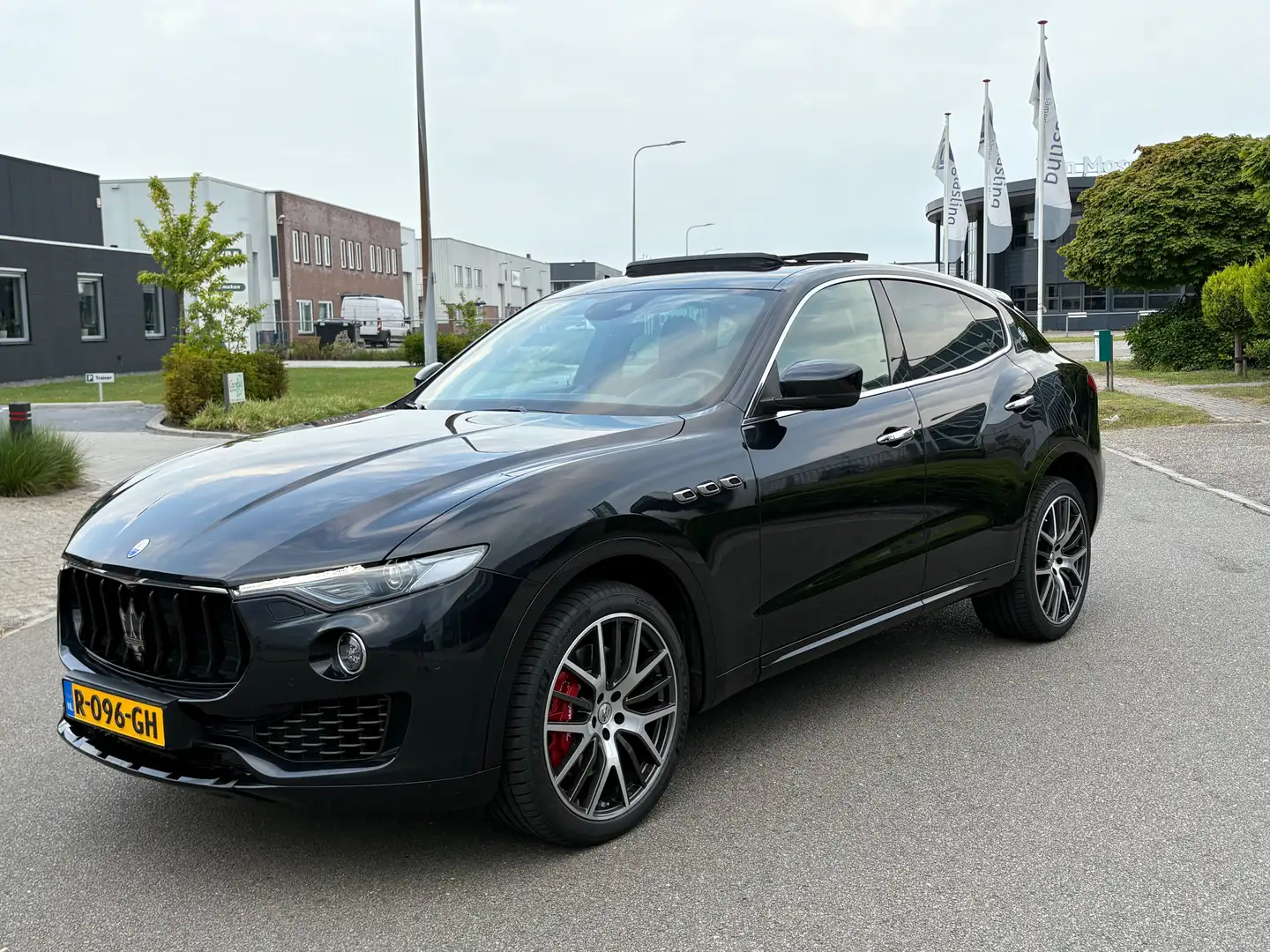 Maserati Levante 3.0 V6 S AWD Grand Lusso 430 pk Zwart - 1