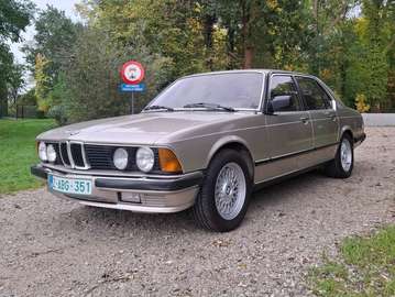735i