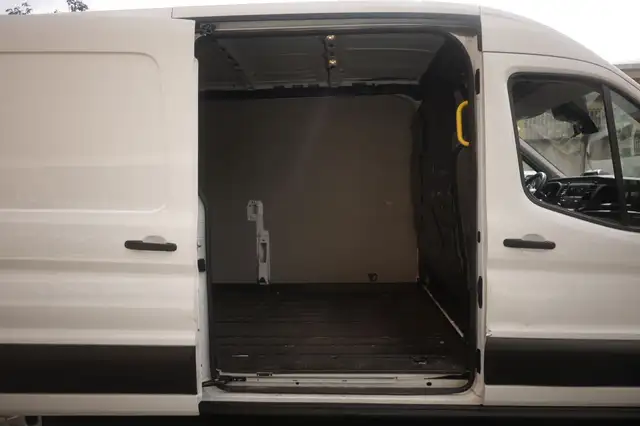 Ford Transit view 17