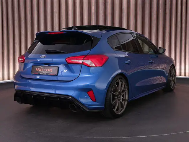 Ford Focus view 2