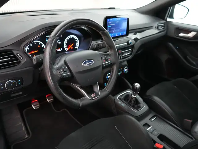 Ford Focus view 3