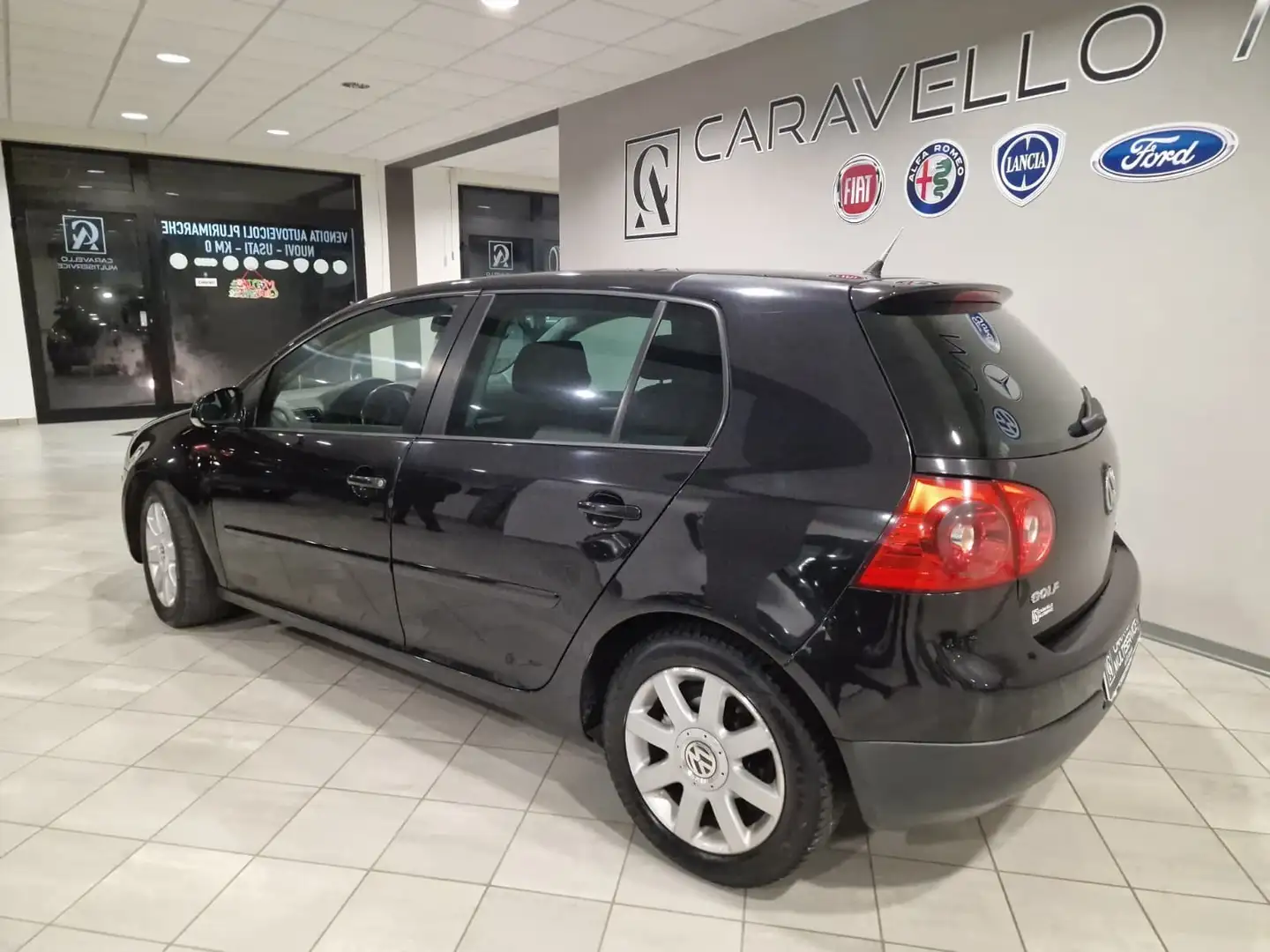 Volkswagen Golf Golf V 2003 5p 2.0 tdi Comfortline Zwart - 2