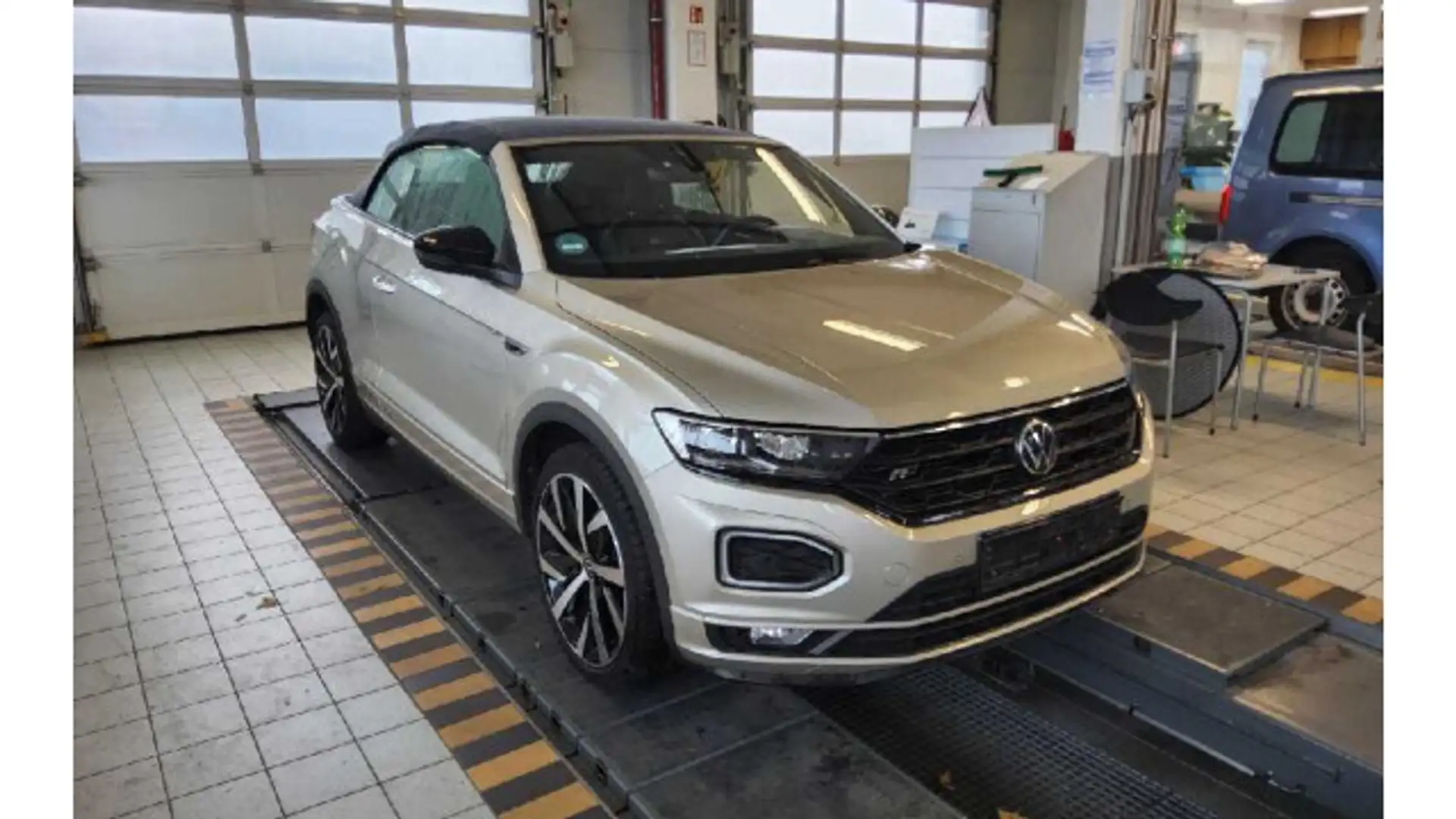 Volkswagen T-Roc 1.5 TSI R-Line DSG SHZ PDC APP A Silber - 2