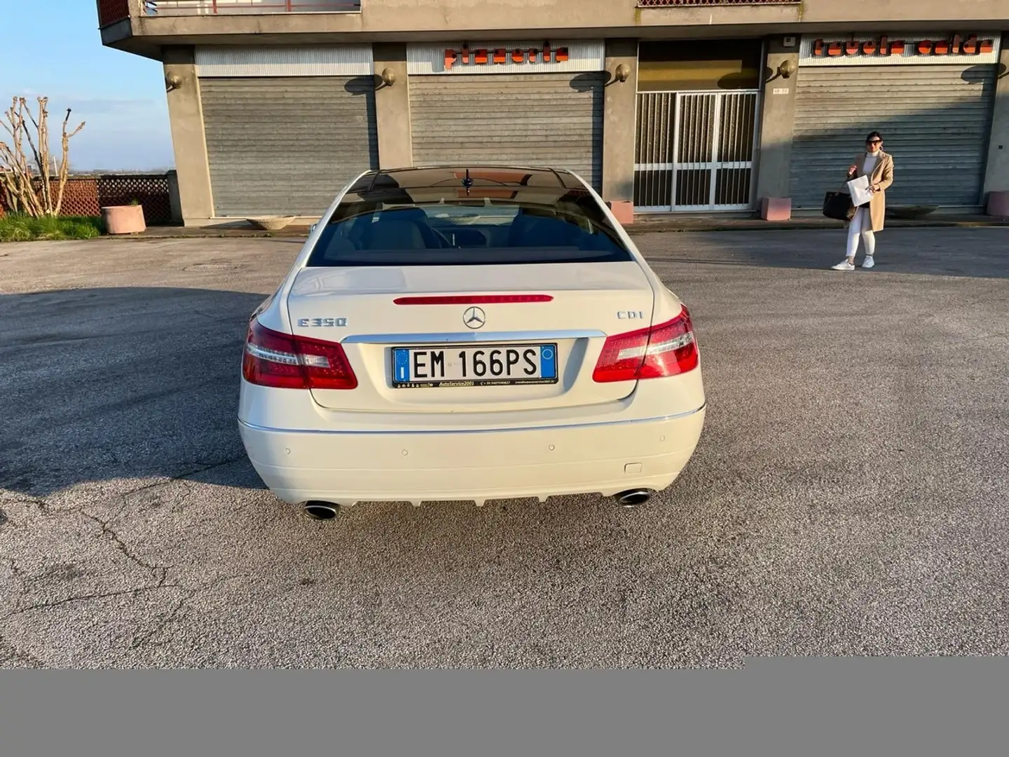 Mercedes-Benz E 200 E 350 CDI Coupé BlueEFFICIENCY Bianco - 2