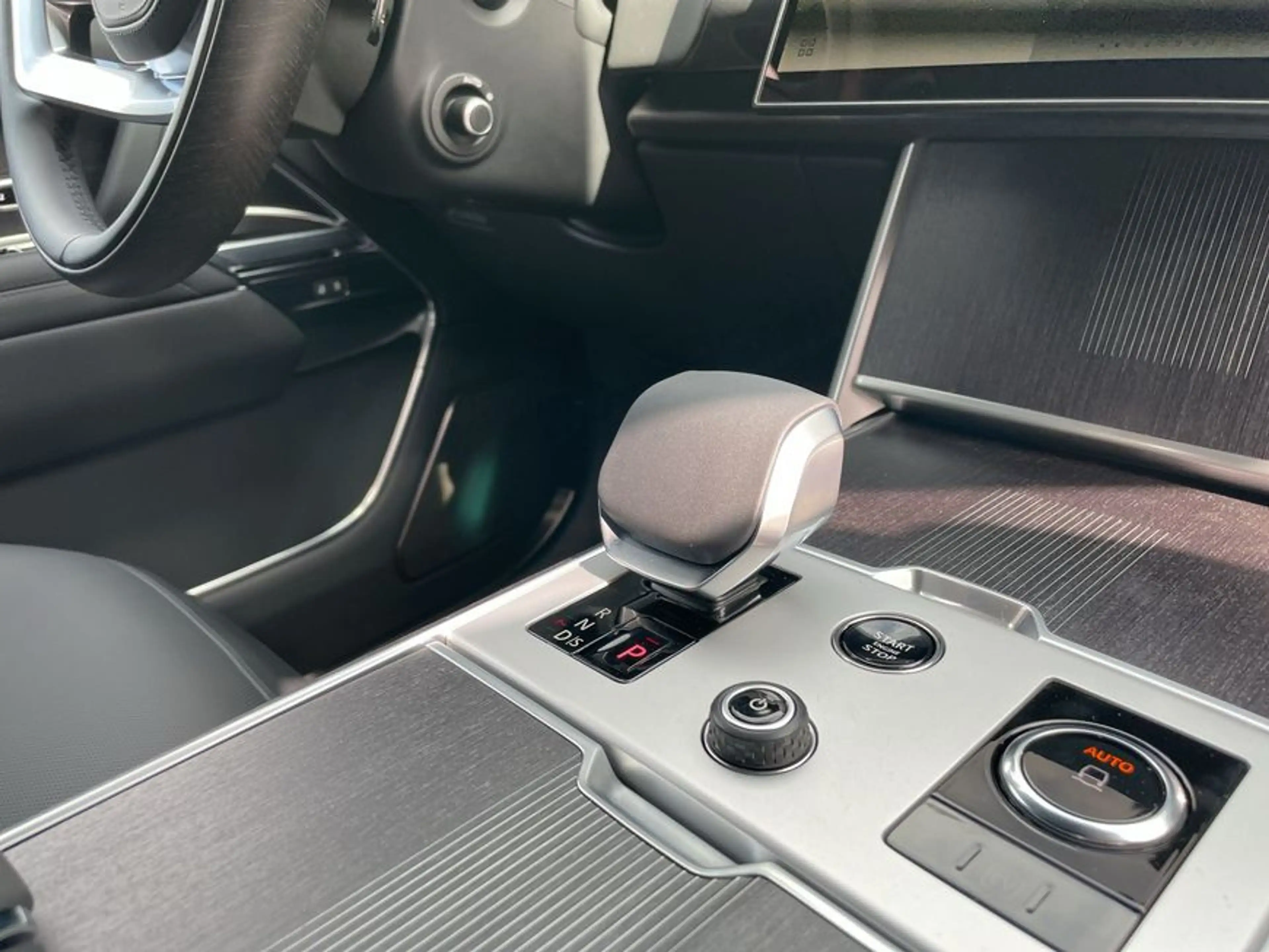 Land Rover Range Rover P550e Hybrid Autobiography 280 kW, 5-t — photo 15