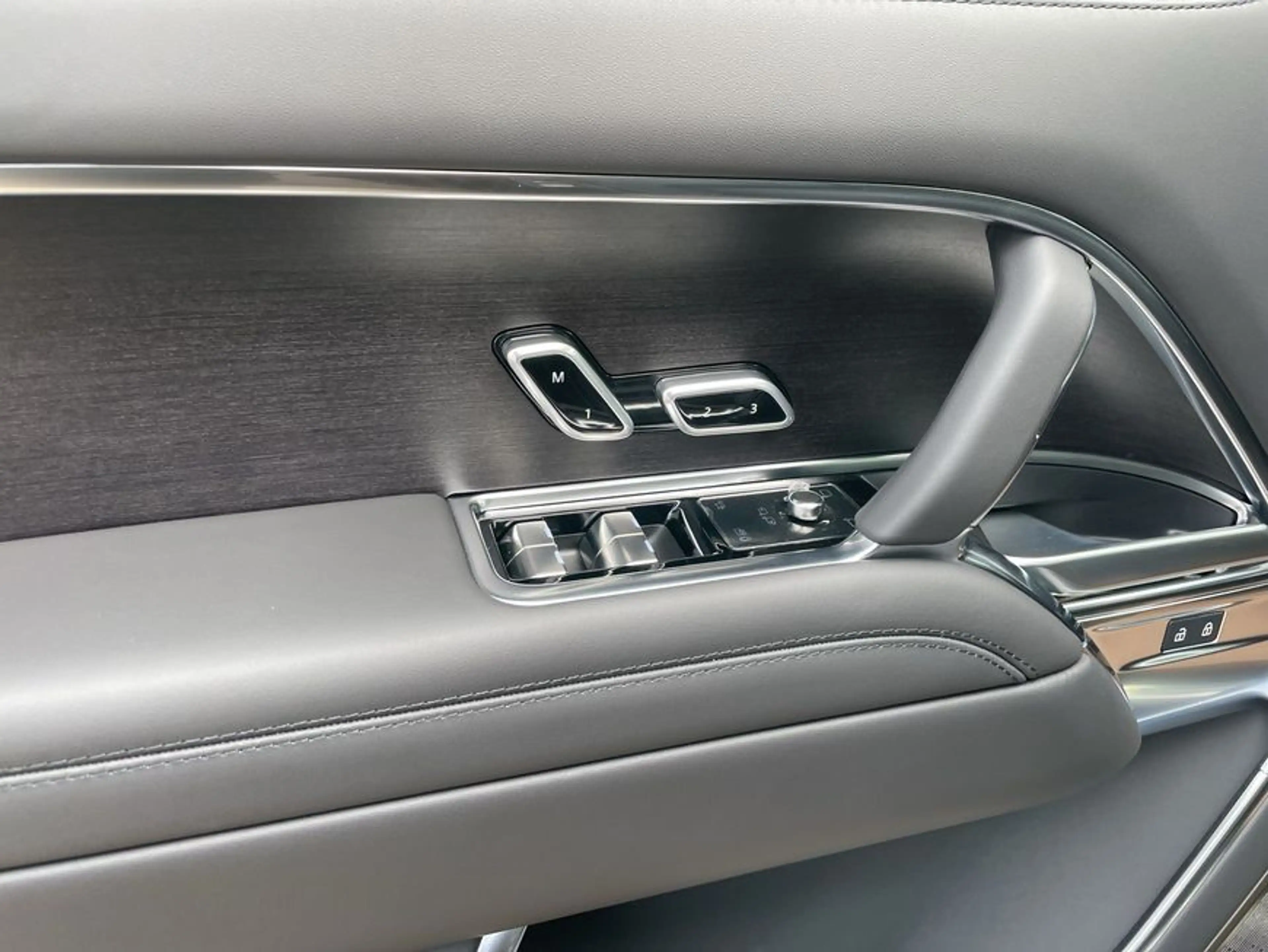 Land Rover Range Rover P550e Hybrid Autobiography 280 kW, 5-t — photo 13