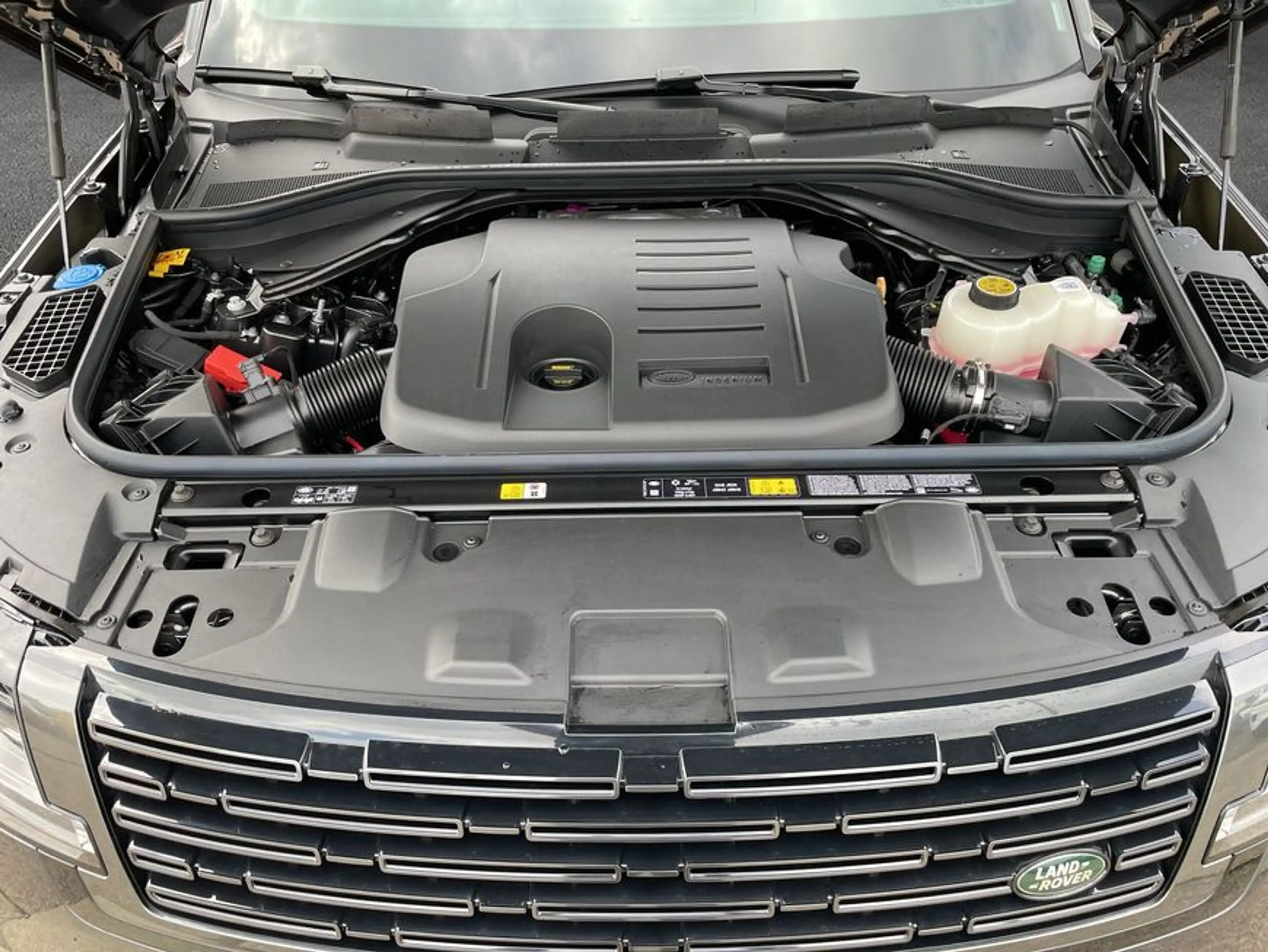 Land Rover Range Rover P550e Hybrid Autobiography 280 kW, 5-t — photo 10