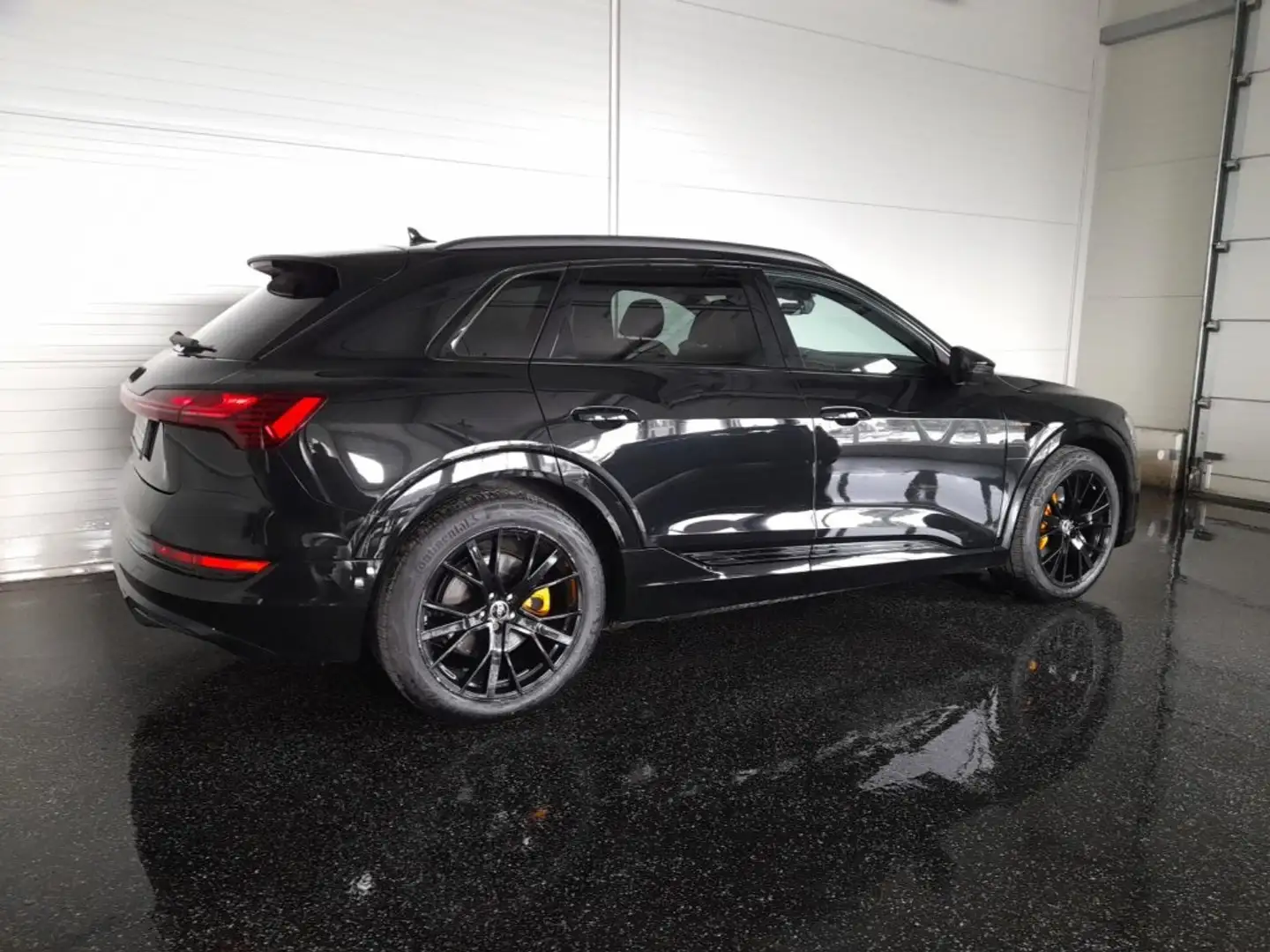 Audi e-tron 55 quattro S-LINE BLACK EDITION *NP: € 103.952,- / SKY / 21 ZOLL / MATRIX-LED / ASS PAKET TOUR / BANG & OLUFSEN* Schwarz - 2