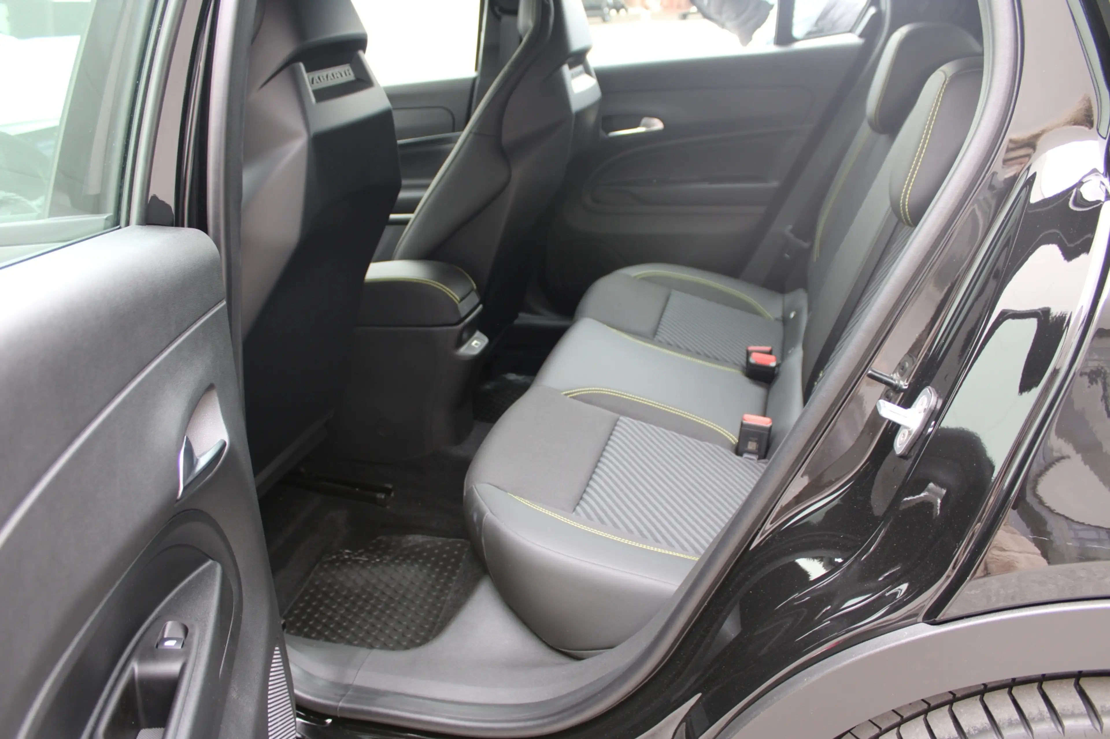 Abarth 600e Turismo — photo 6