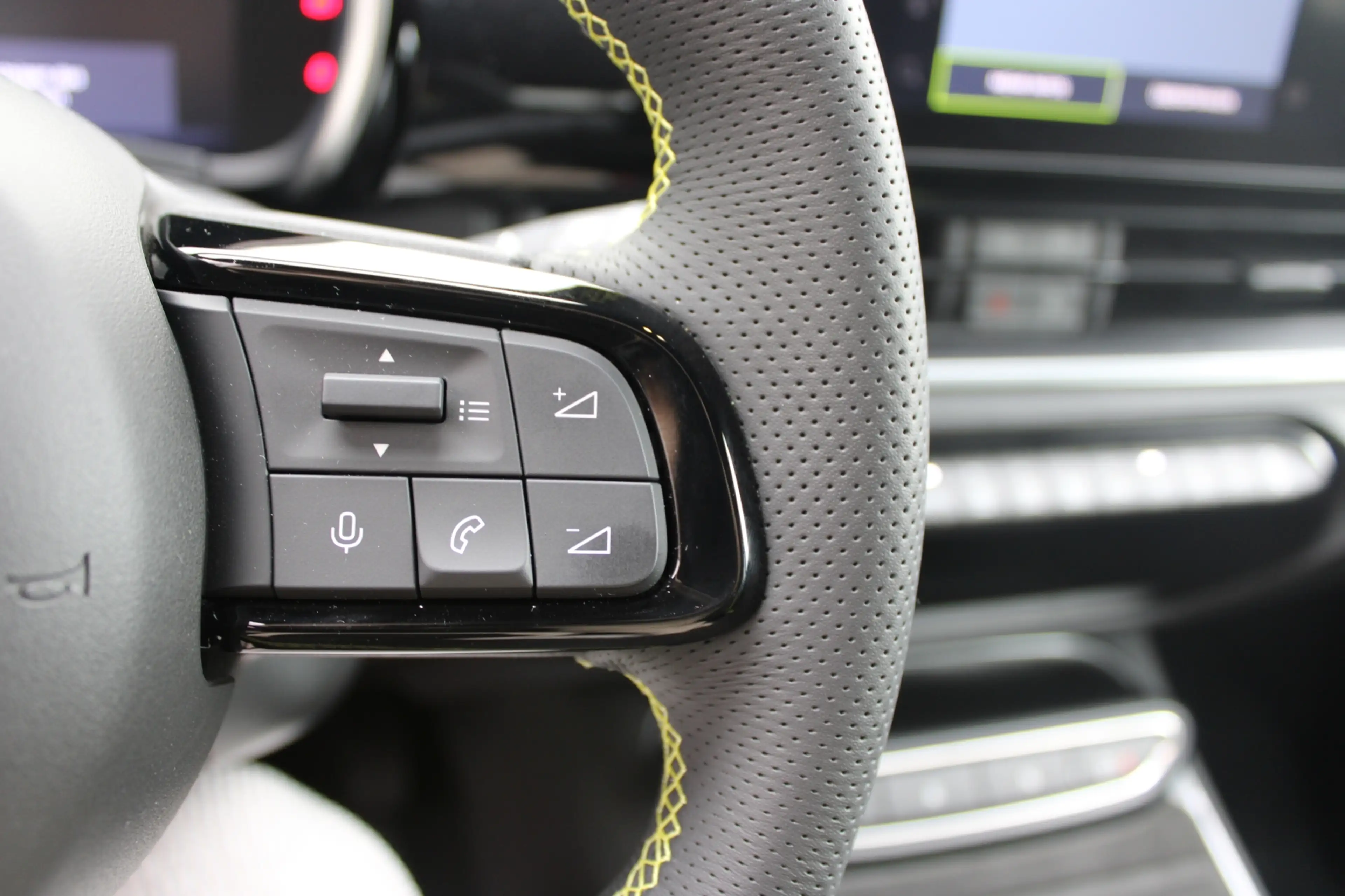 Abarth 600e Turismo — photo 11