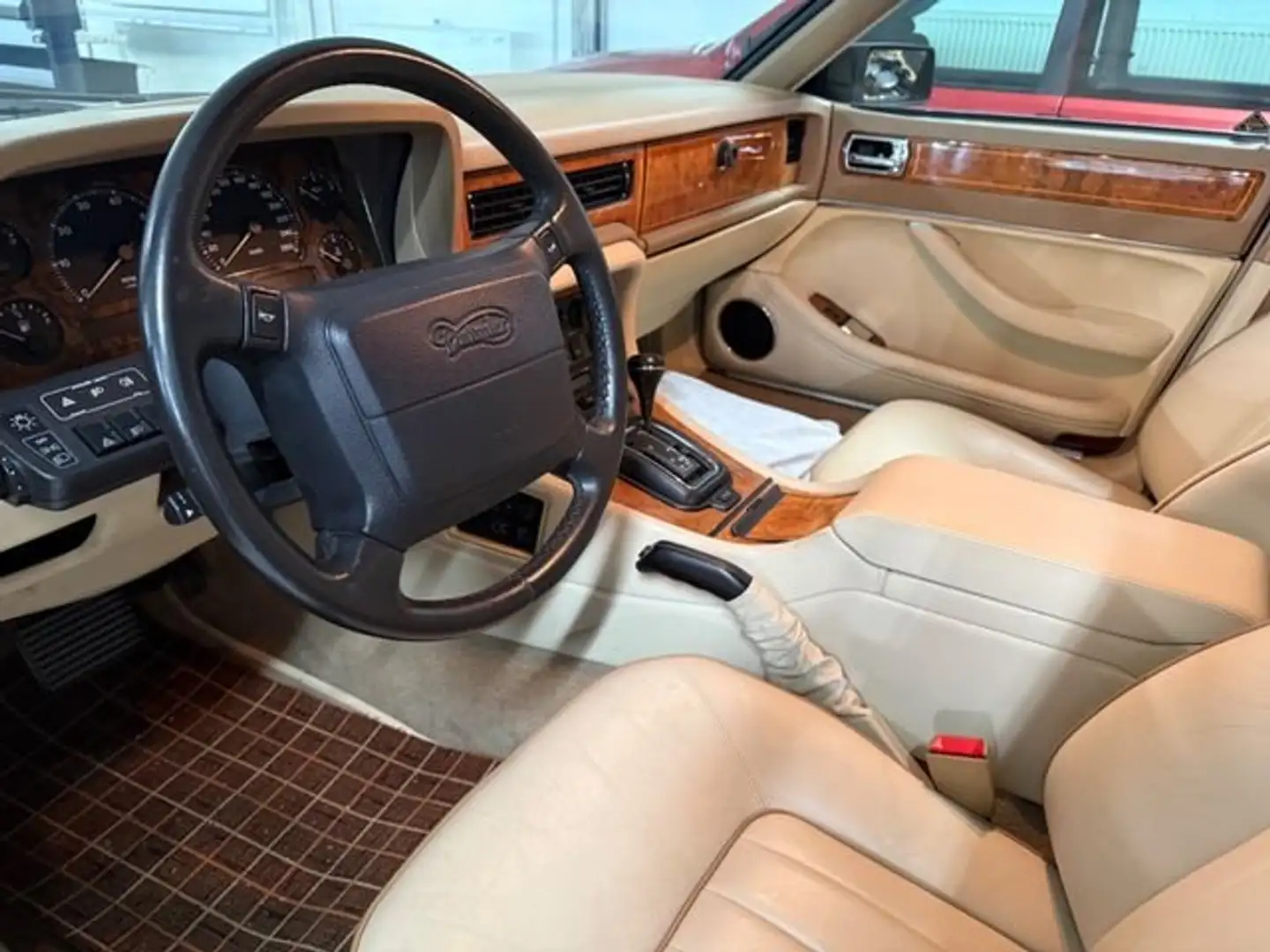 Jaguar Daimler Jaguar Daimler Vanden Plas 4.0 l 1993 **aus 2.Hand Schwarz - 2