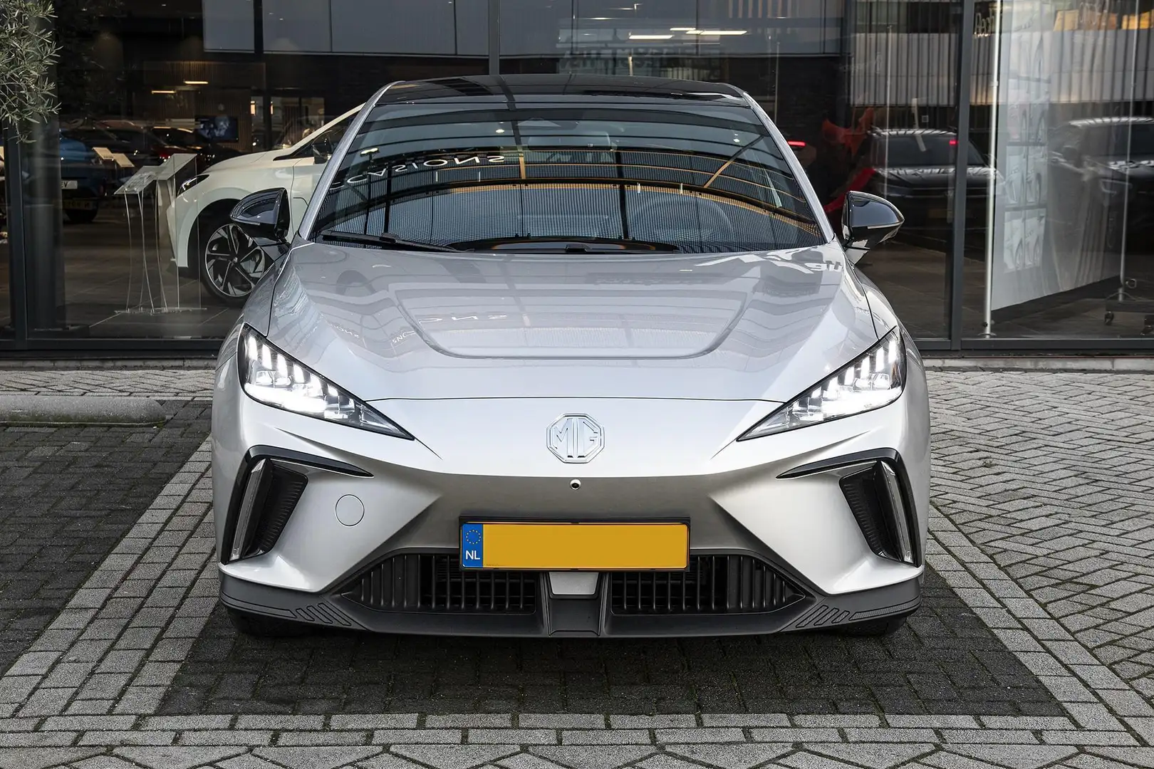 MG MG4 Electric Trophy Extended Range 77kWh Airconditioni Zilver - 2