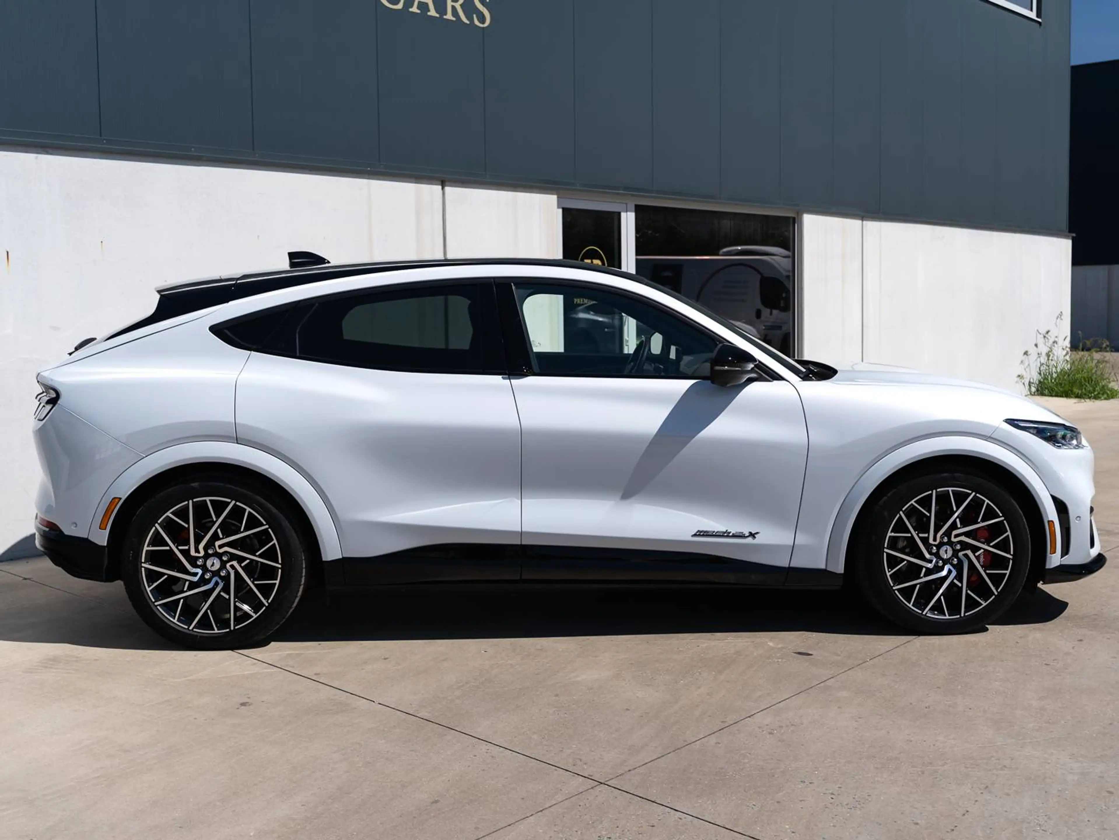 Ford Mustang Mach-E 99 kWh l GT l AWD l Extended Range l Pano l B&O l Space l Premium — photo 8