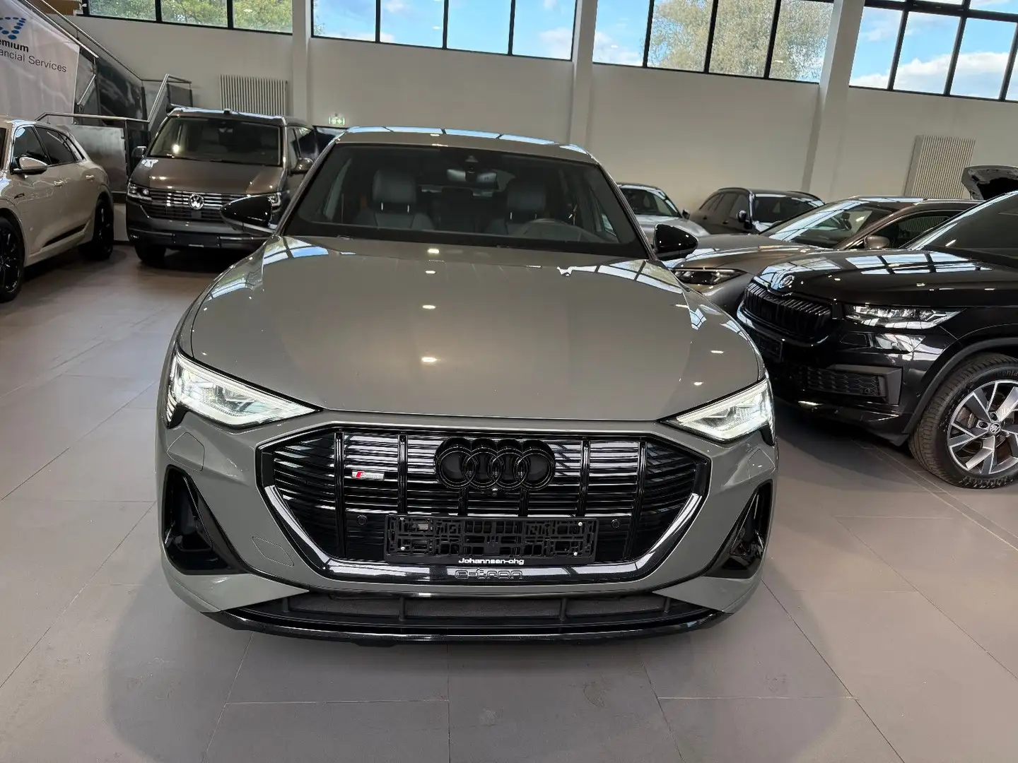 Audi e-tron 55 quat. S line Black Edition 360°/MATRIX Grau - 2