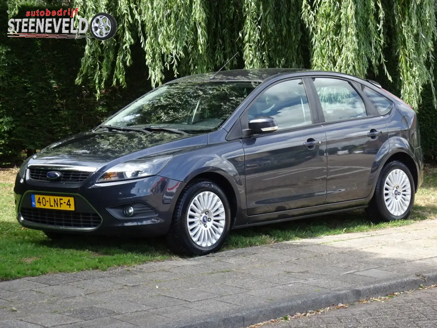 Ford Focus 1.8 Limited met Navi en PDC Grijs - 1